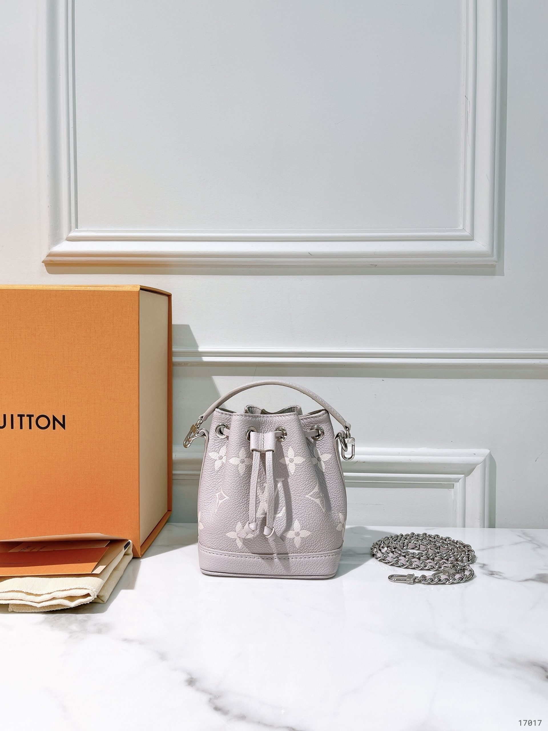 LV NANO NOE, Brume Gray/White/Silver