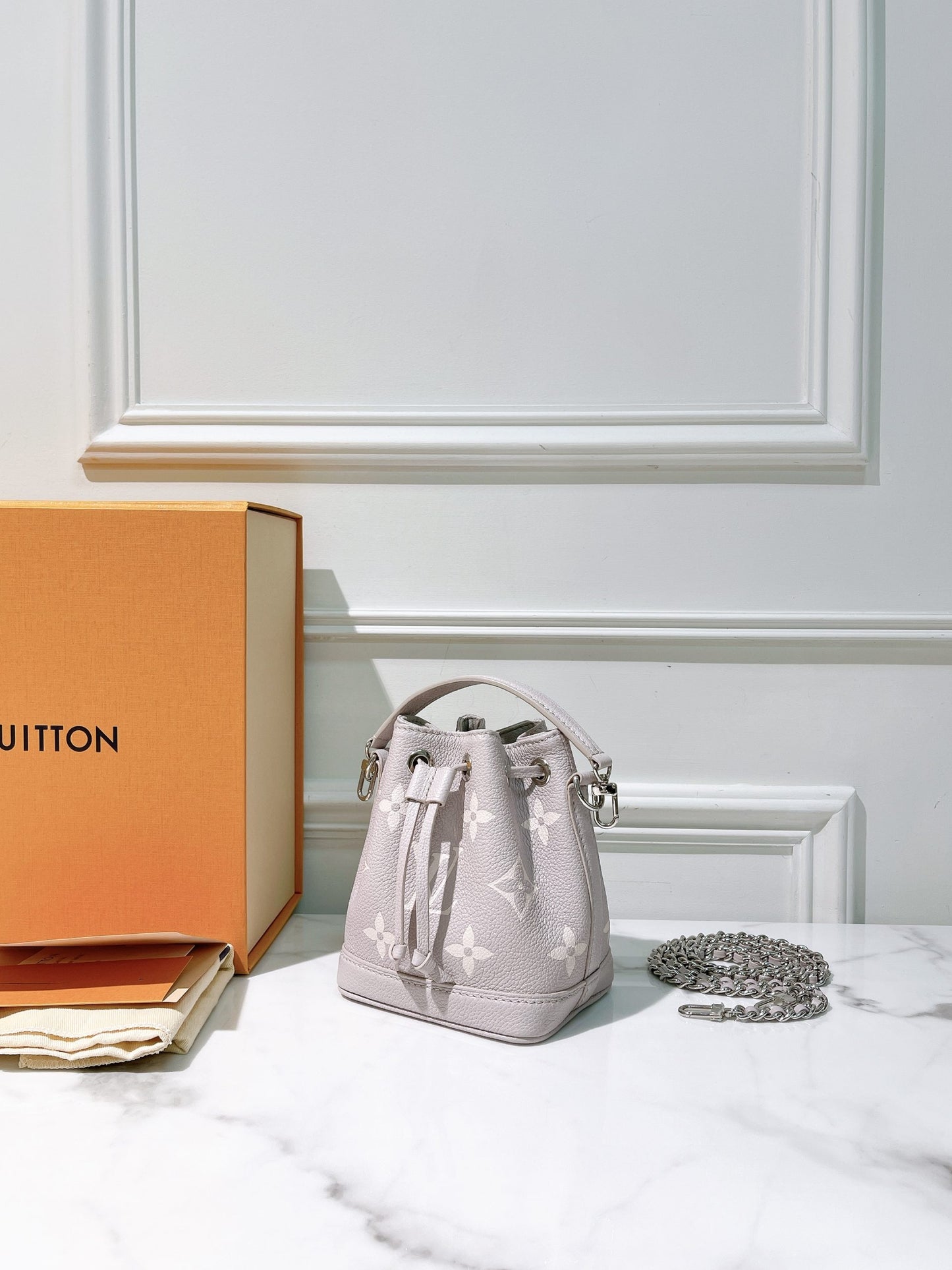 LV NANO NOE, Brume Gray/White/Silver