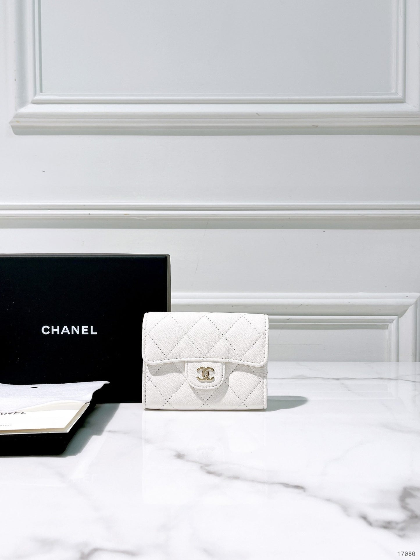 CHANEL CARD HOLDER, White/Gold