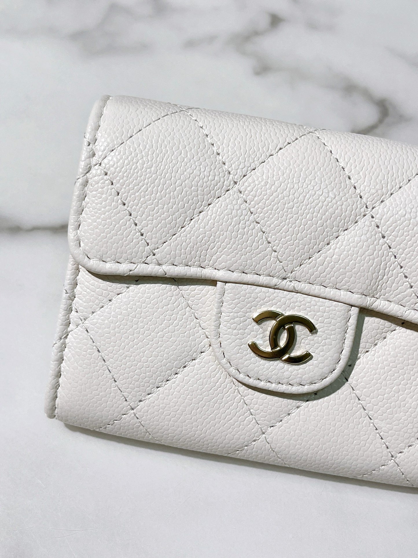 CHANEL CARD HOLDER, White/Gold