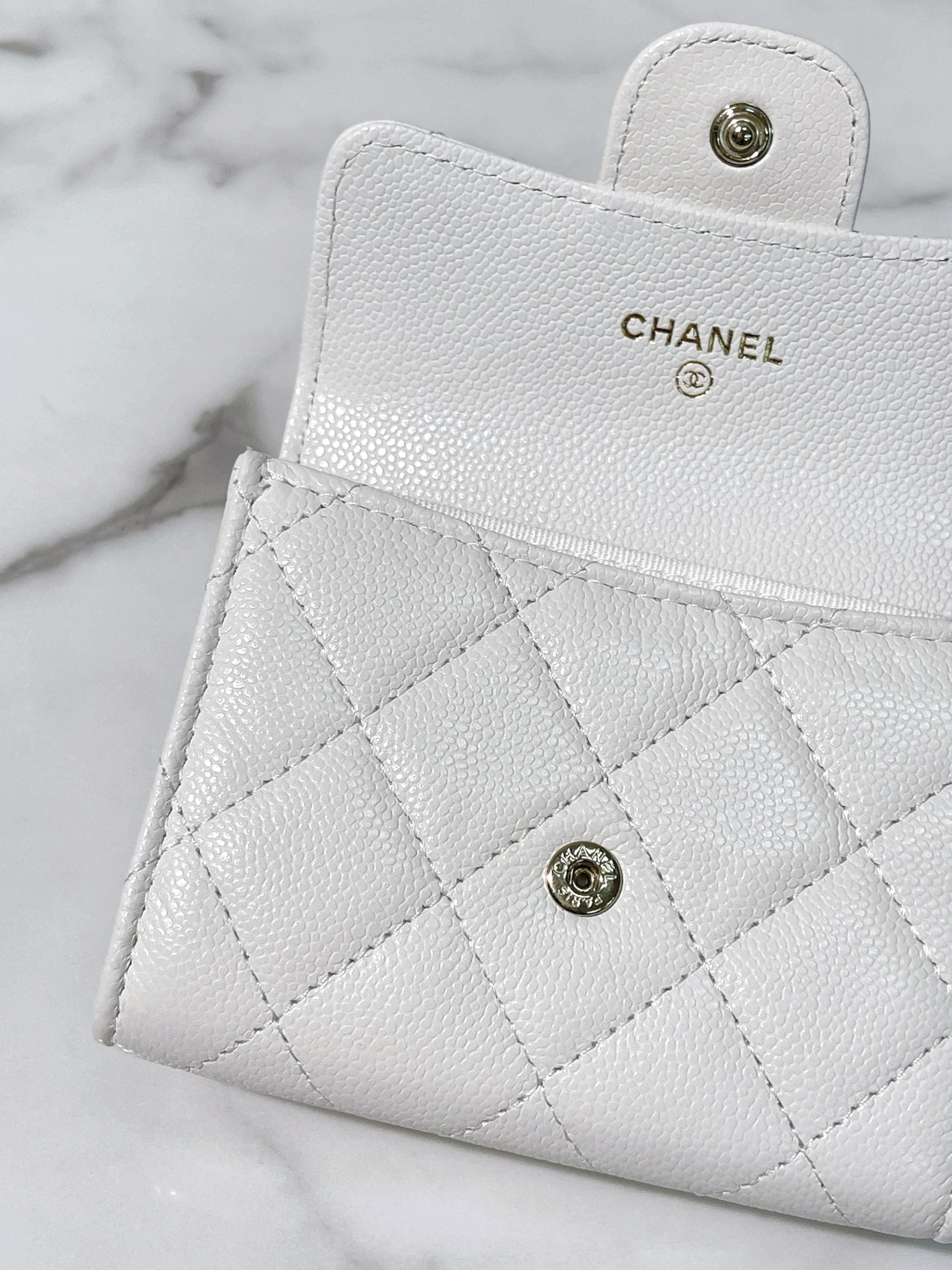 CHANEL CARD HOLDER, White/Gold