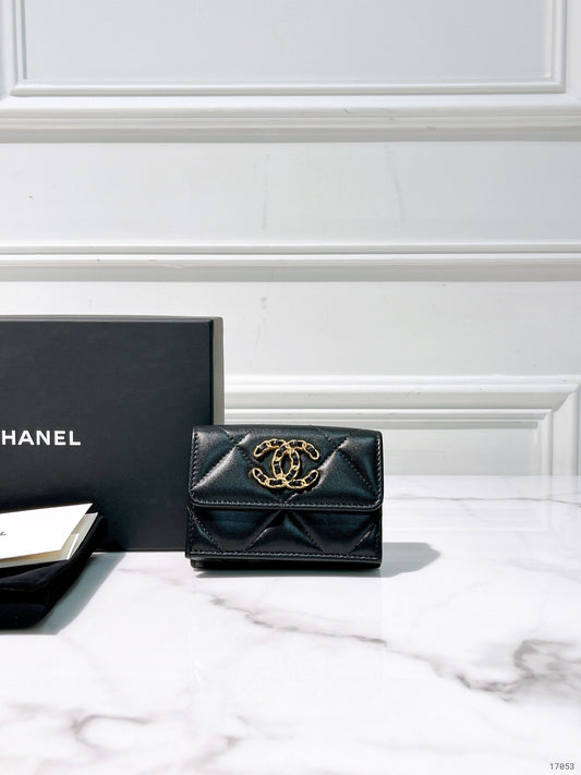 CHANEL 19 WALLET, Black/Gold