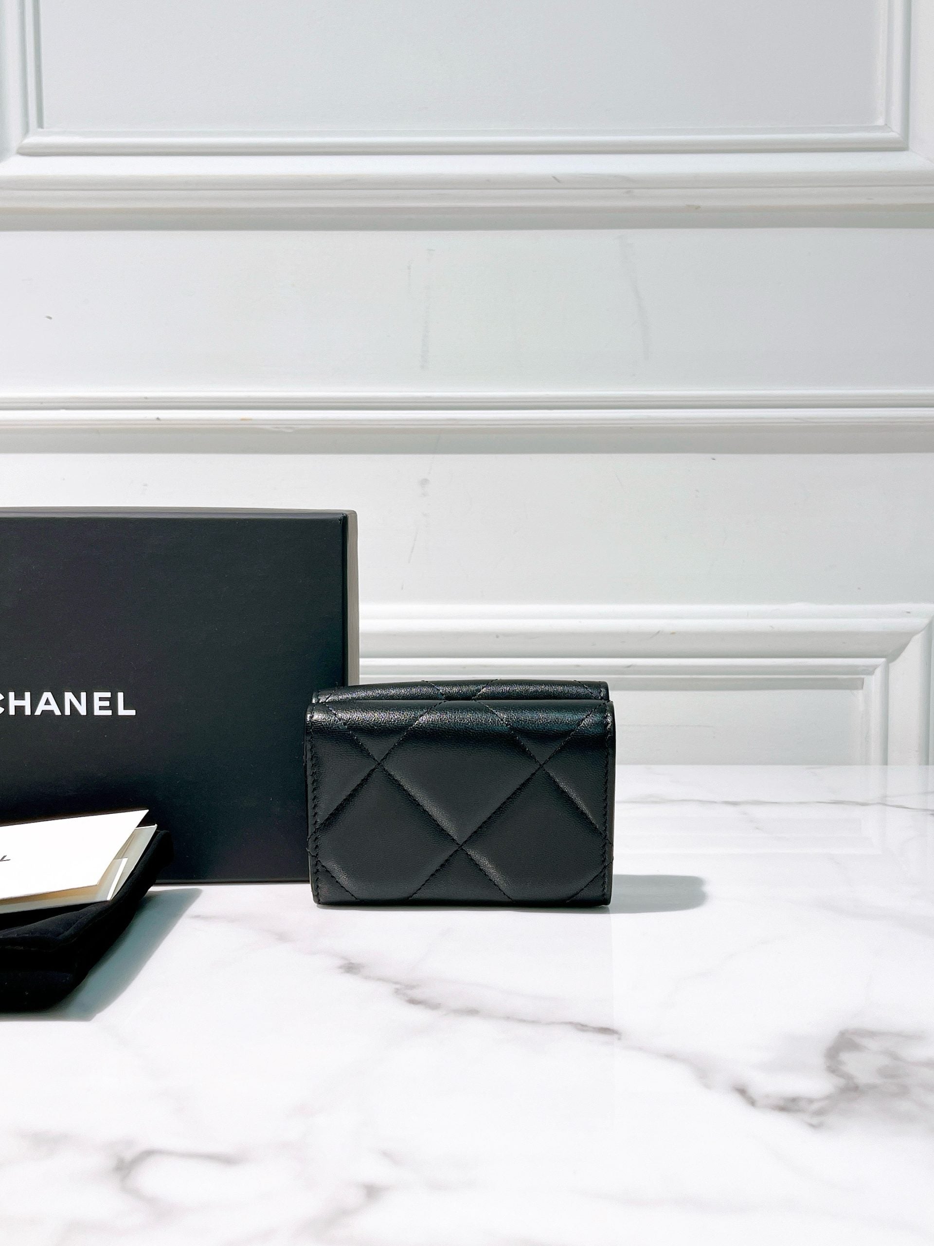 CHANEL 19 WALLET, Black/Gold