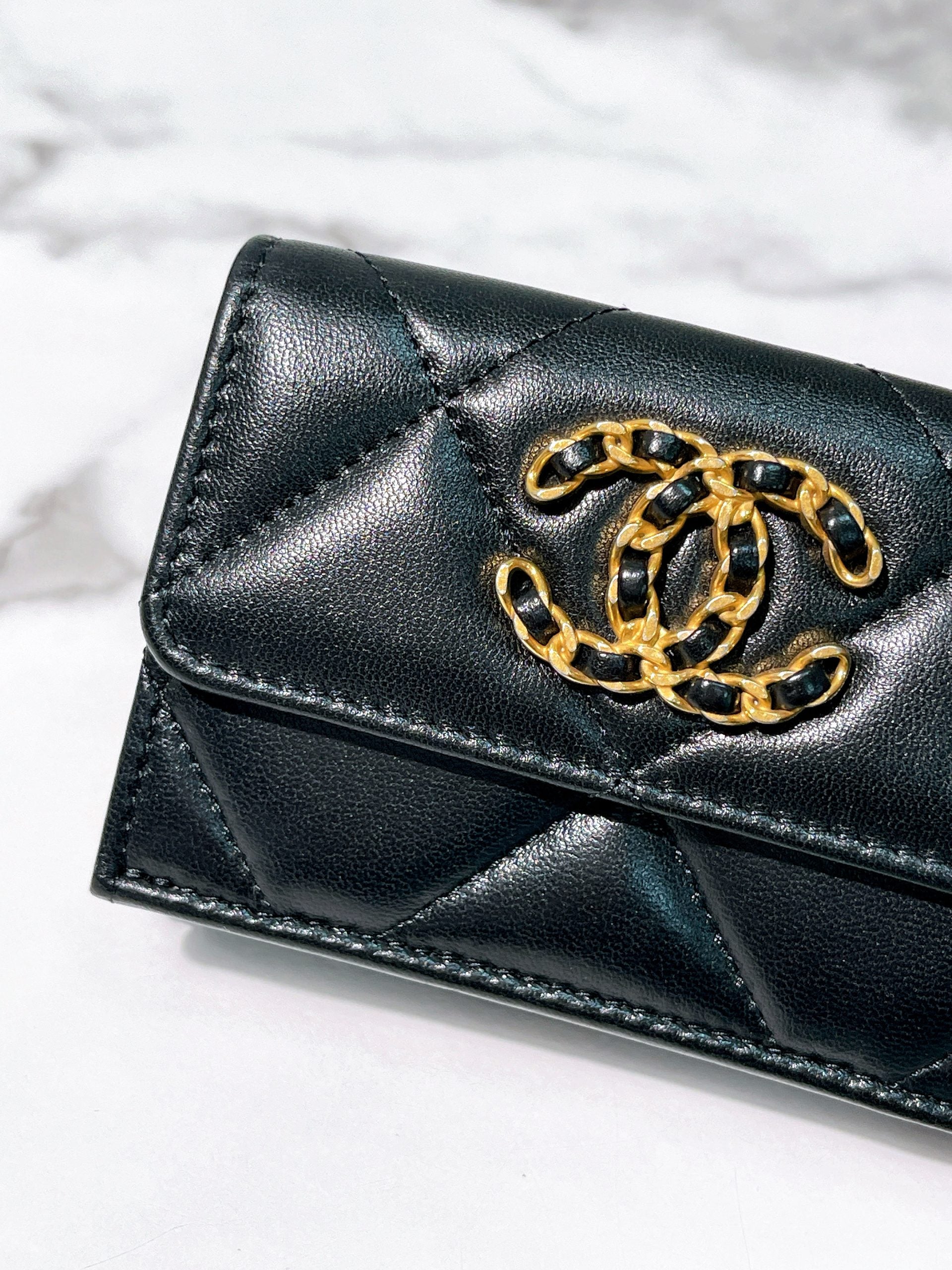 CHANEL 19 WALLET, Black/Gold