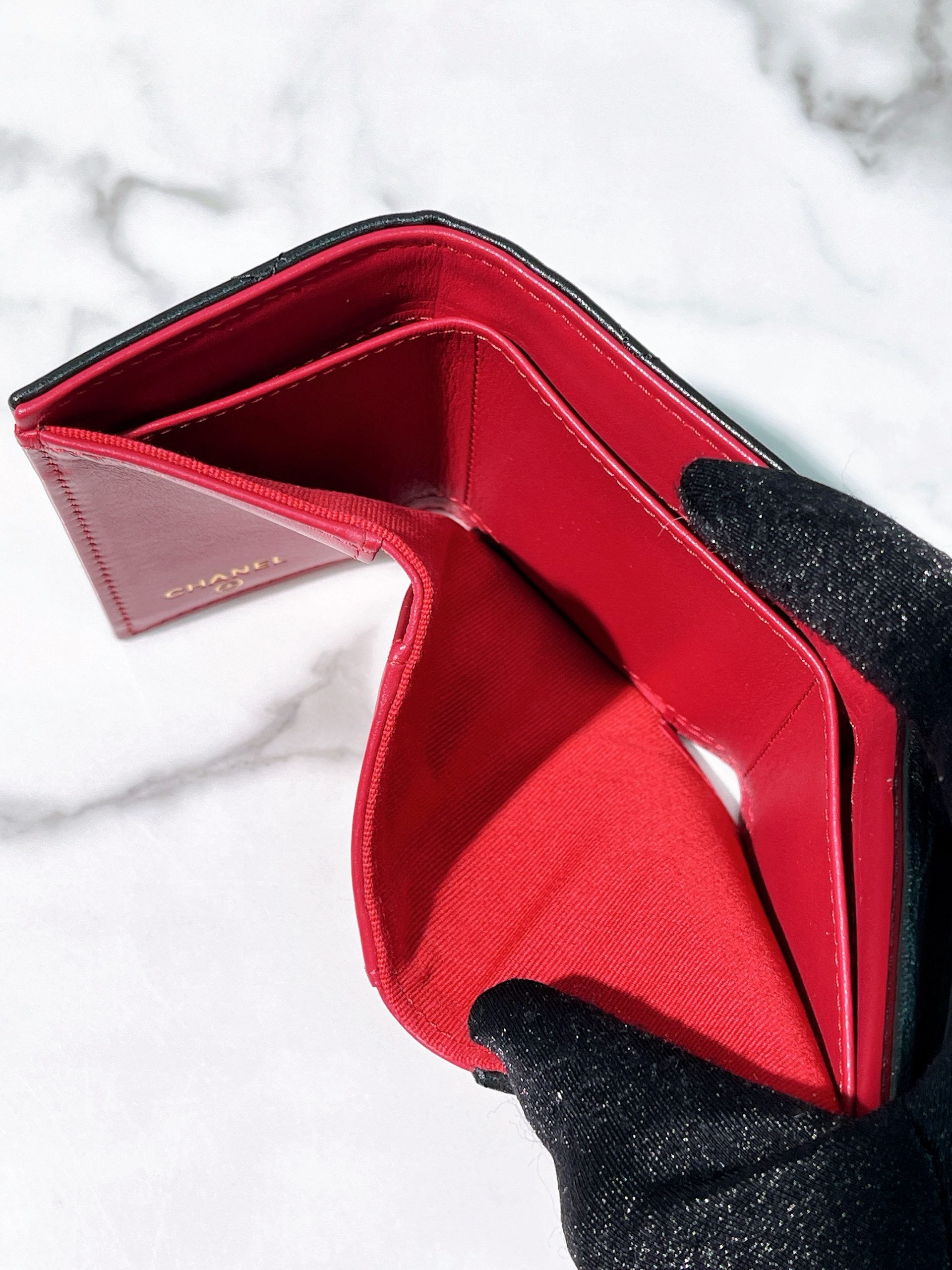 CHANEL 19 WALLET, Black/Gold