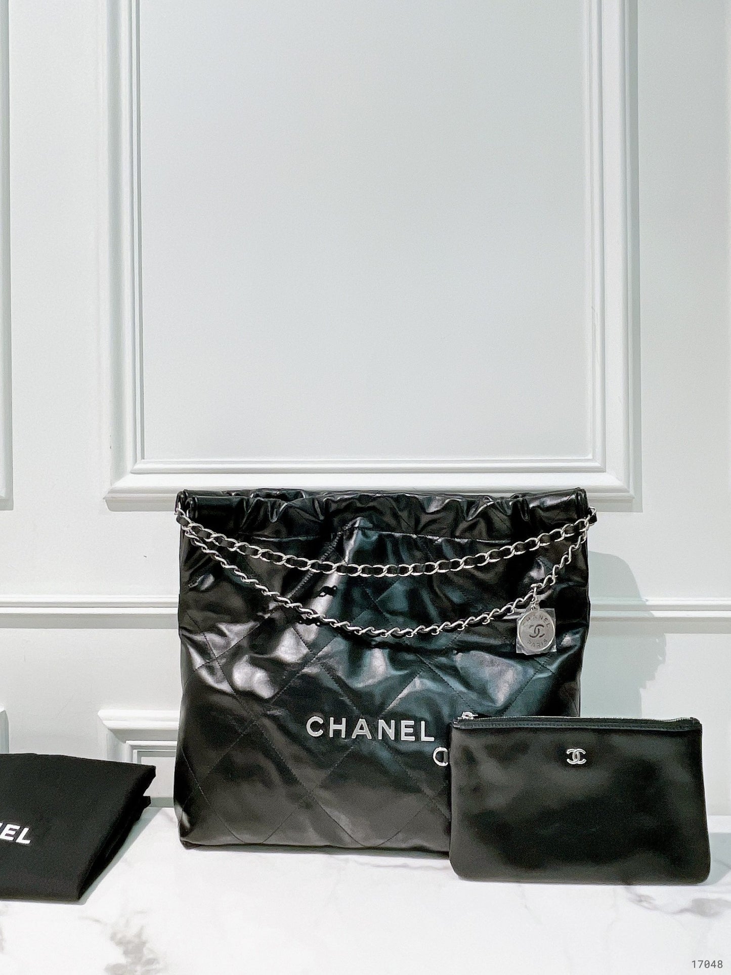 CHANEL 22 BAG, Black/Silver