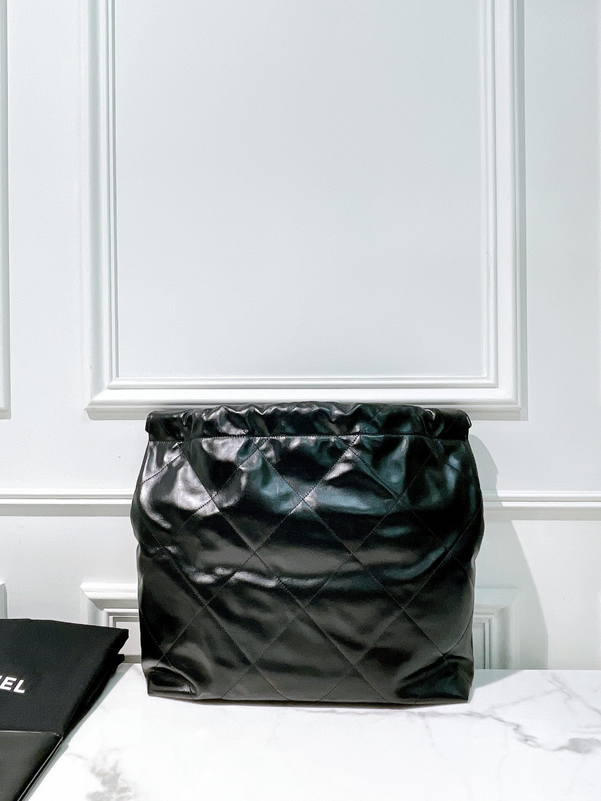 CHANEL 22 BAG, Black/Silver