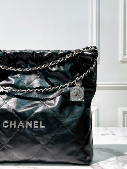 CHANEL 22 BAG, Black/Silver