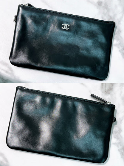 CHANEL 22 BAG, Black/Silver