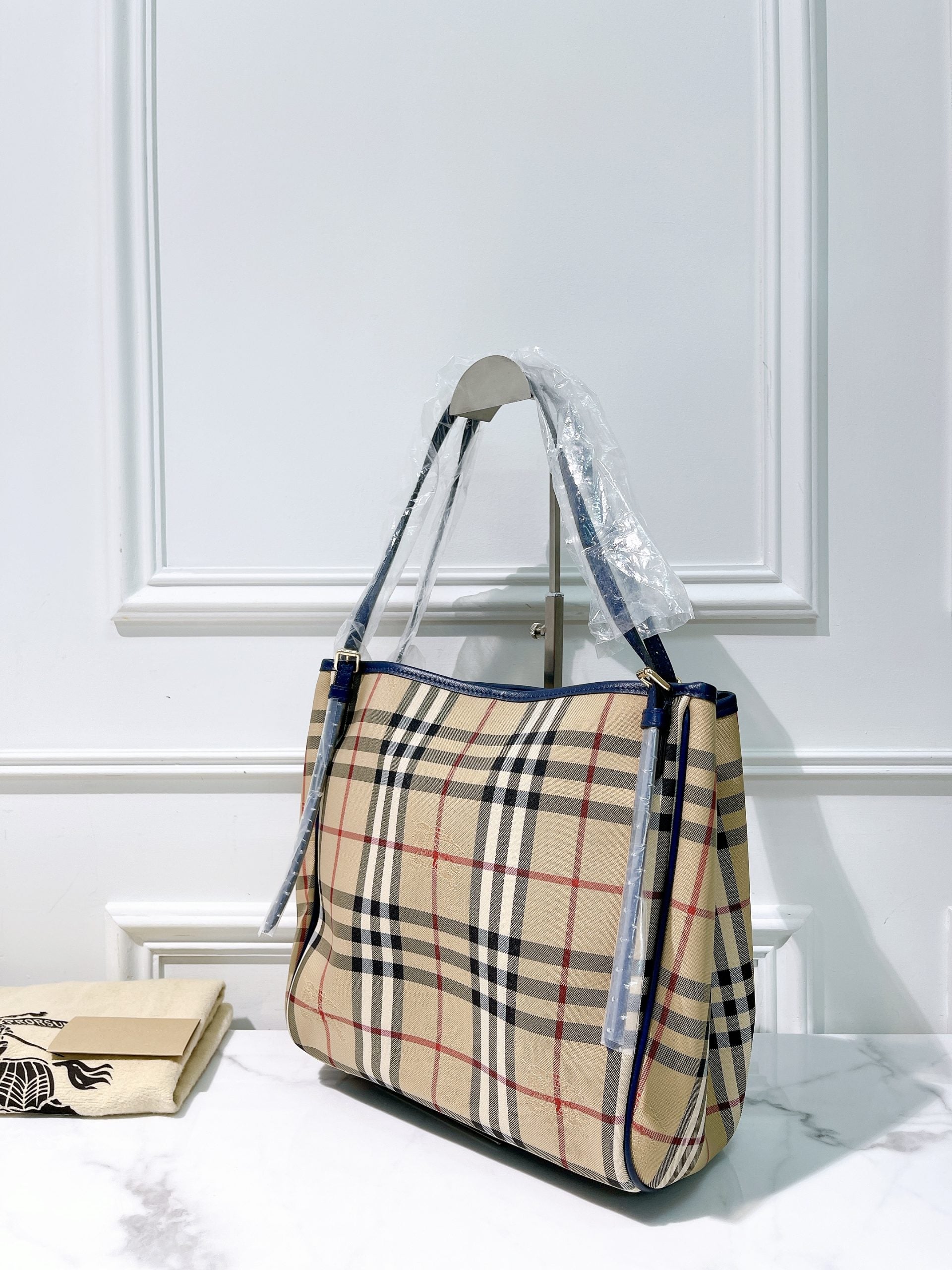 BURBERRY TOTE