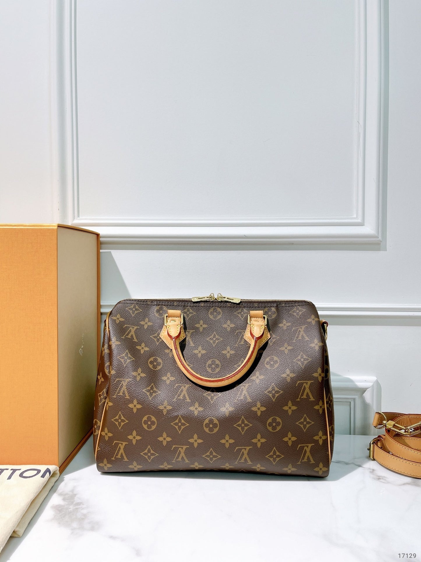LV SPEEDY 30 SHOULDER BAG, Monogram