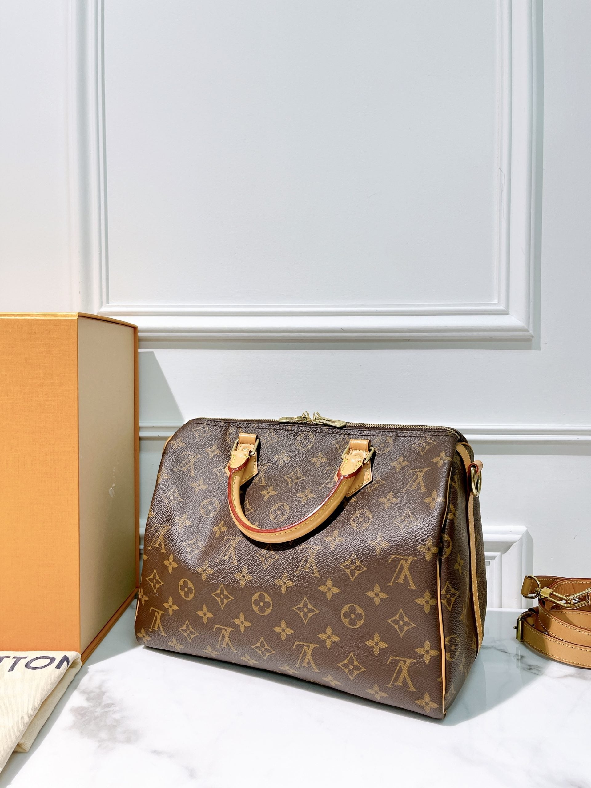 LV SPEEDY 30 SHOULDER BAG, Monogram