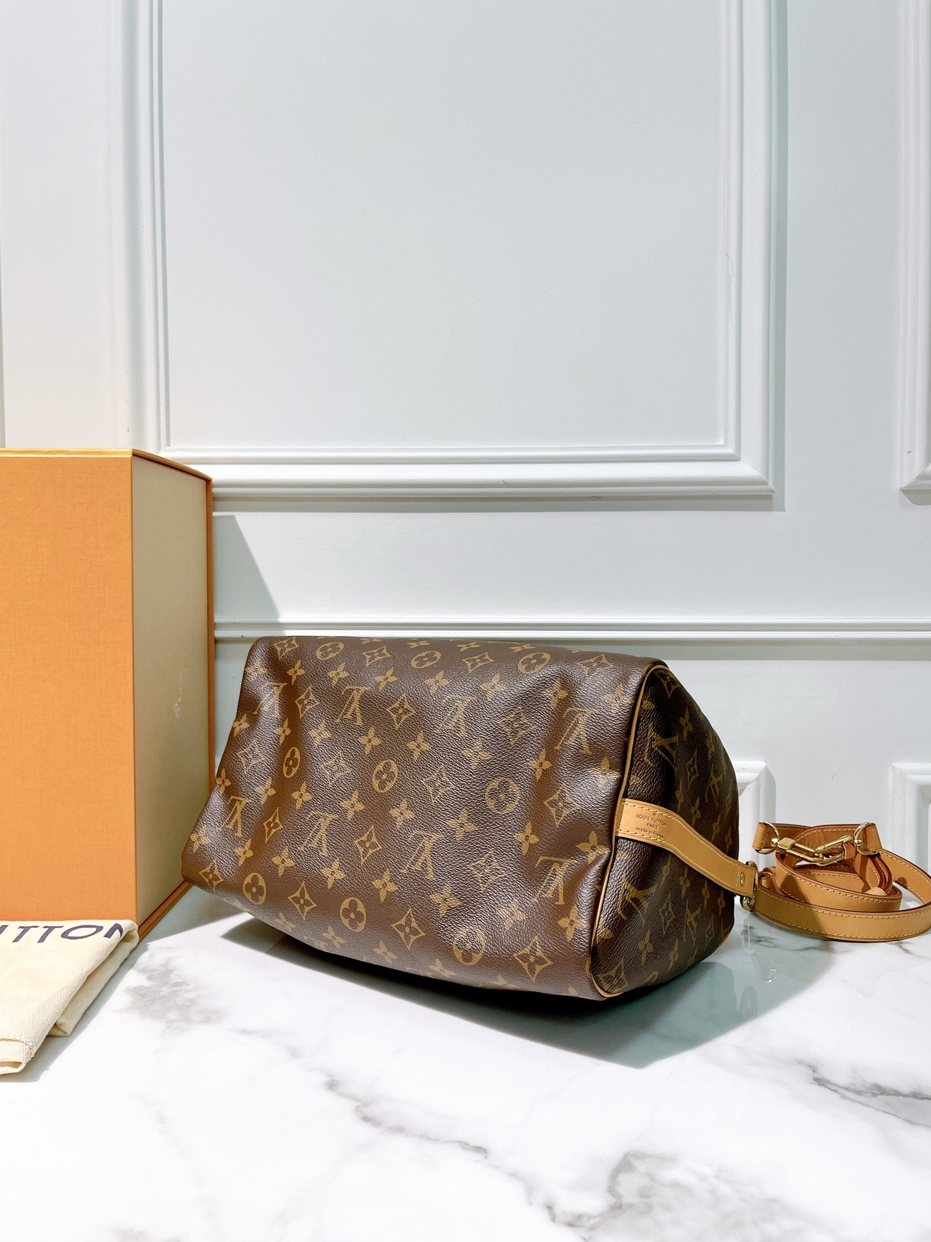 LV SPEEDY 30 SHOULDER BAG, Monogram