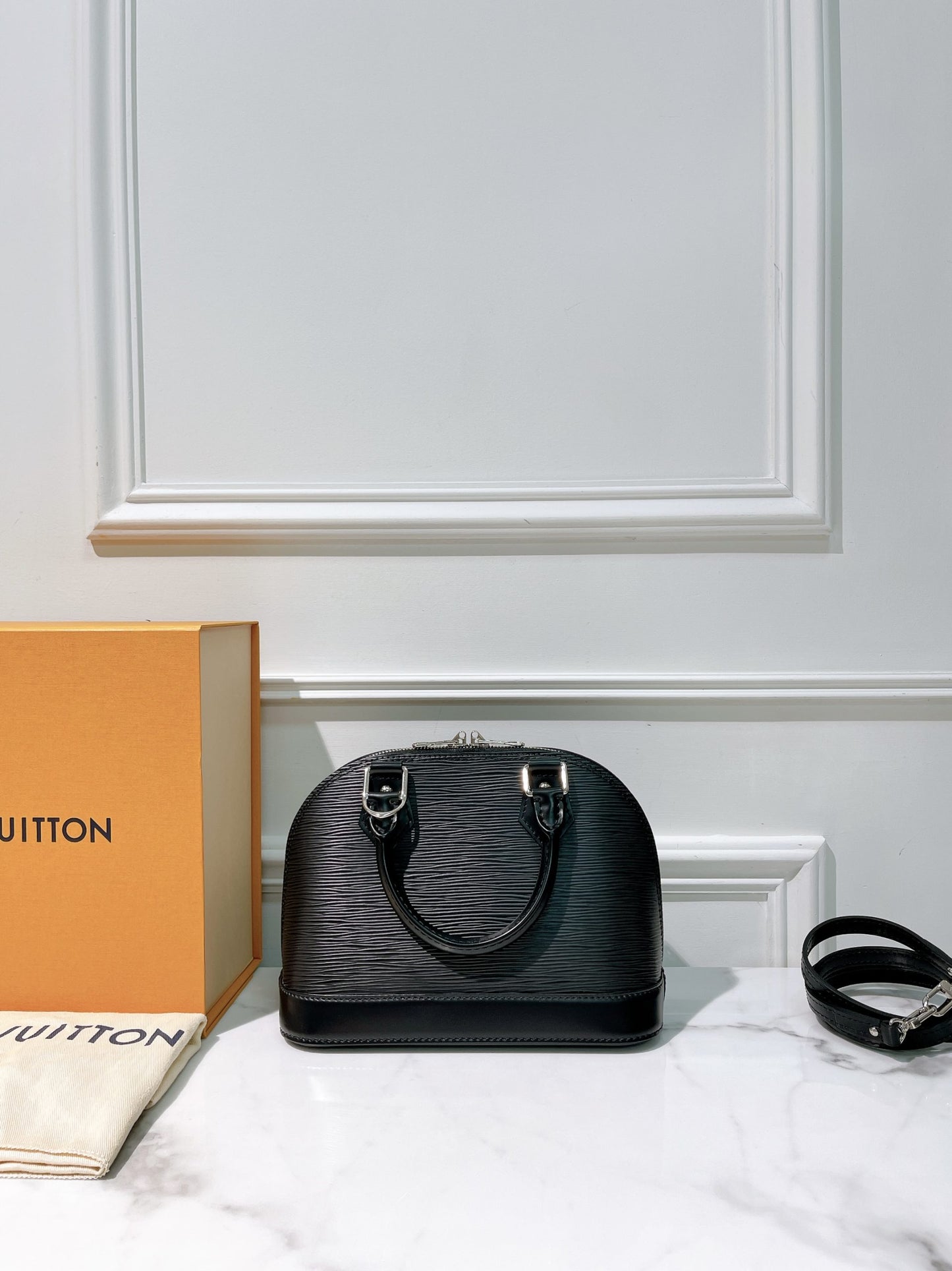 LV ALMA BB, Black/Silver