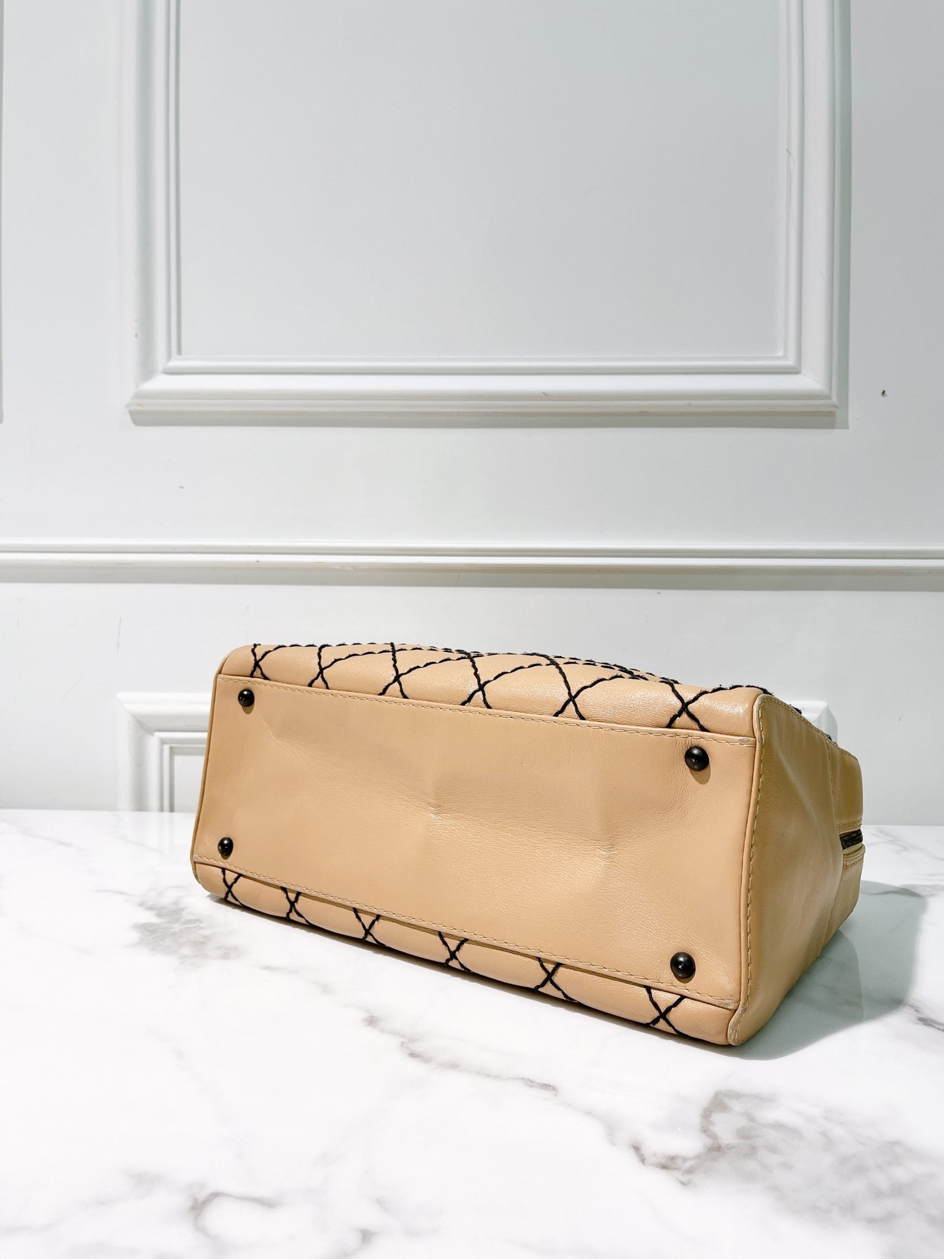 CHANEL VINTAGE HANDBAG, Beige