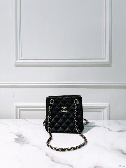 CHANEL 22S MINI TOTE, Black/Gold