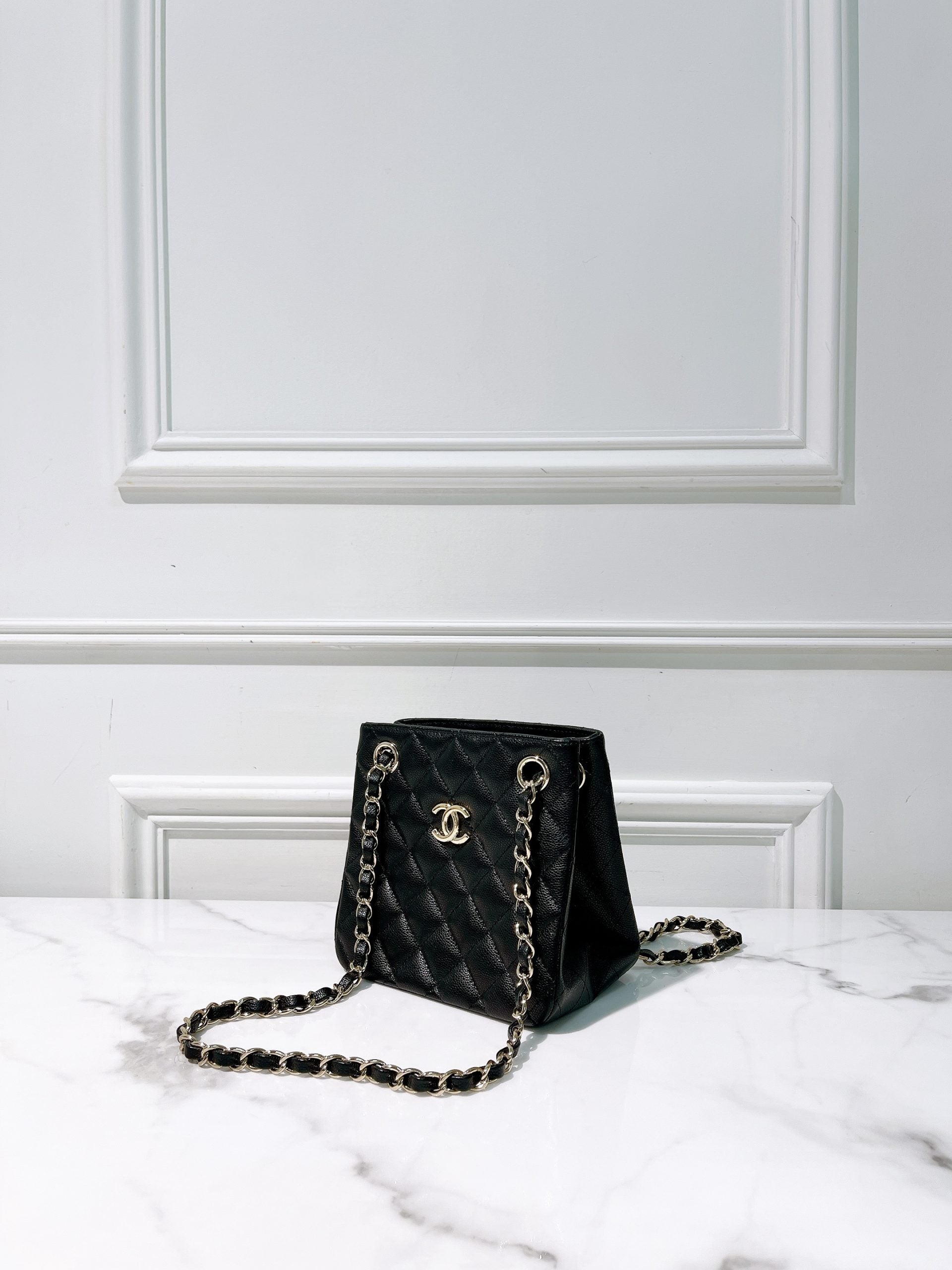 CHANEL 22S MINI TOTE, Black/Gold