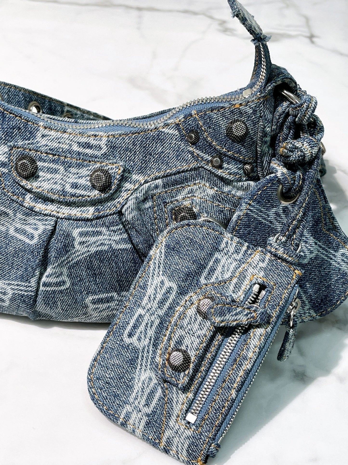 BALENCIAGA LE CAGOLE SHOULDER BAG XS