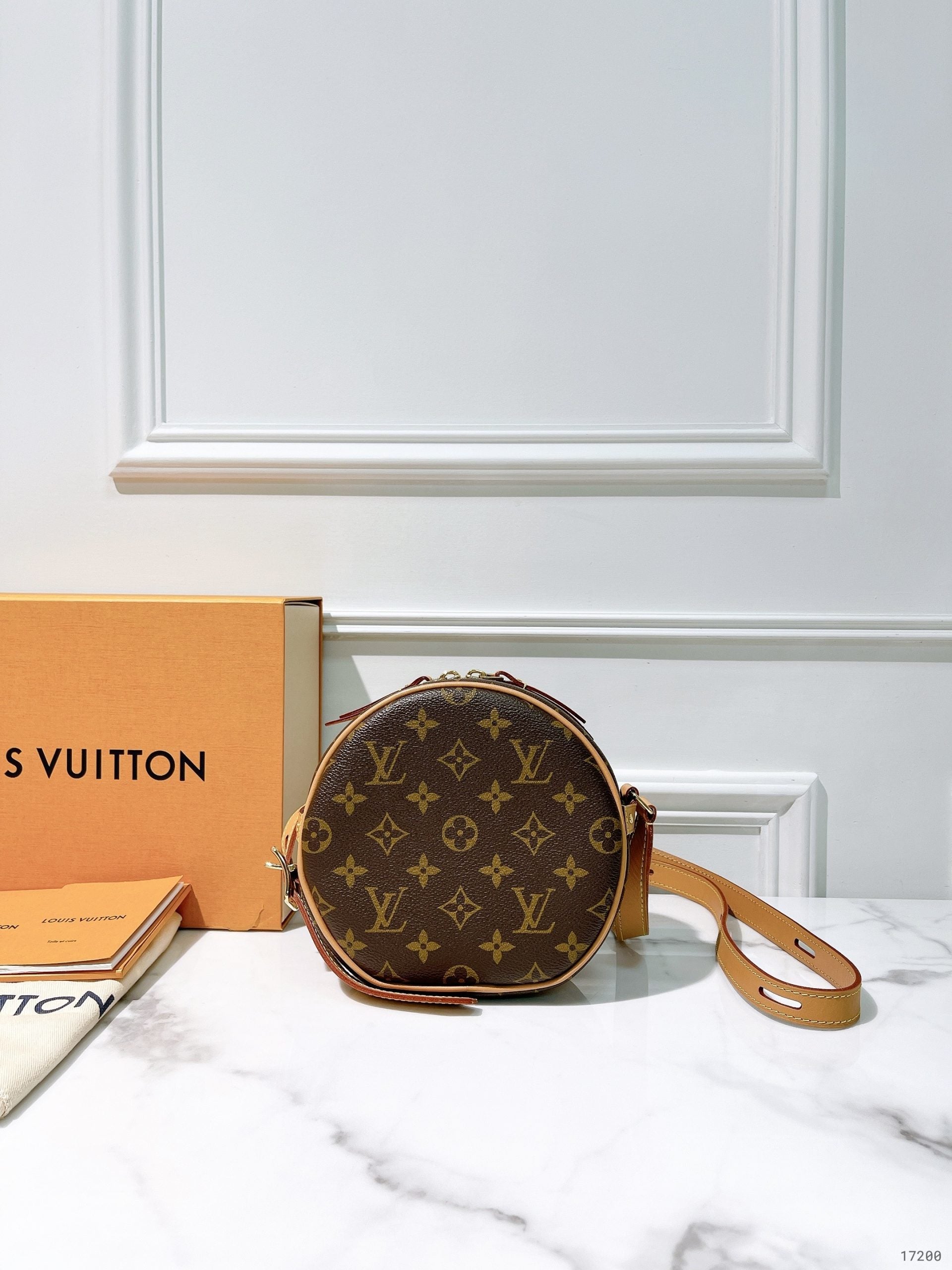 LV BOITE CHAPEAU SOUPLE PM, Monogram