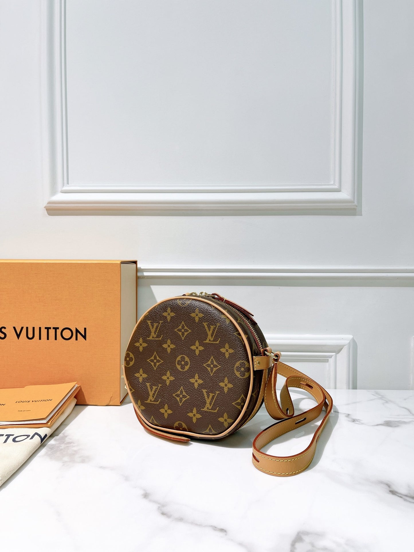 LV BOITE CHAPEAU SOUPLE PM, Monogram