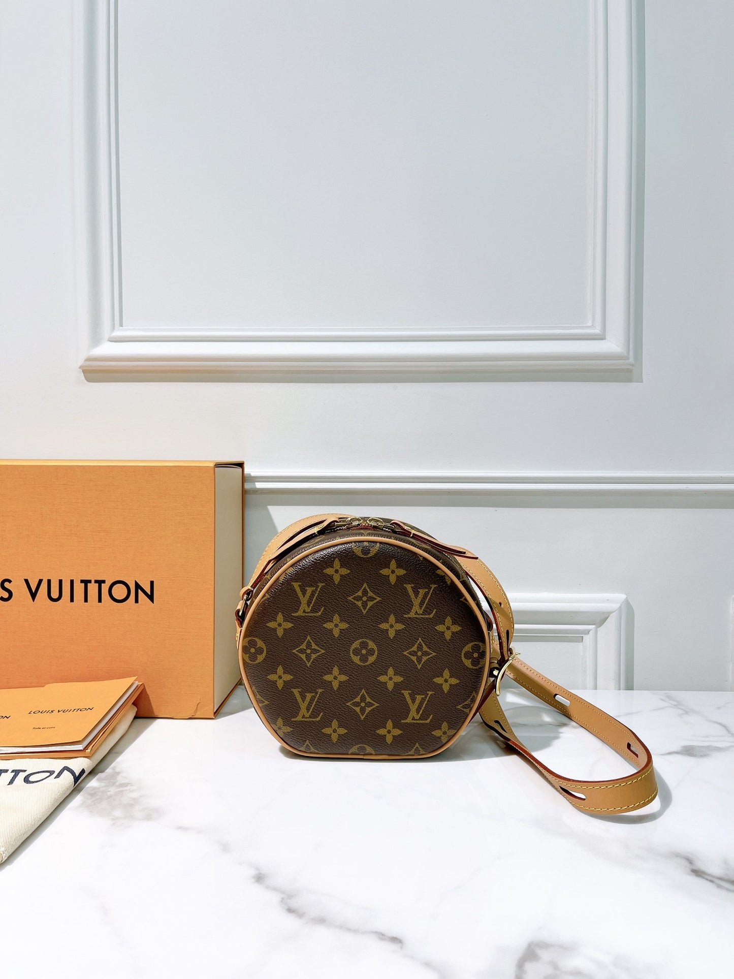 LV BOITE CHAPEAU SOUPLE PM, Monogram