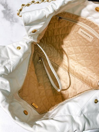 CHANEL 22 BAG MEDIUM, White/Gold