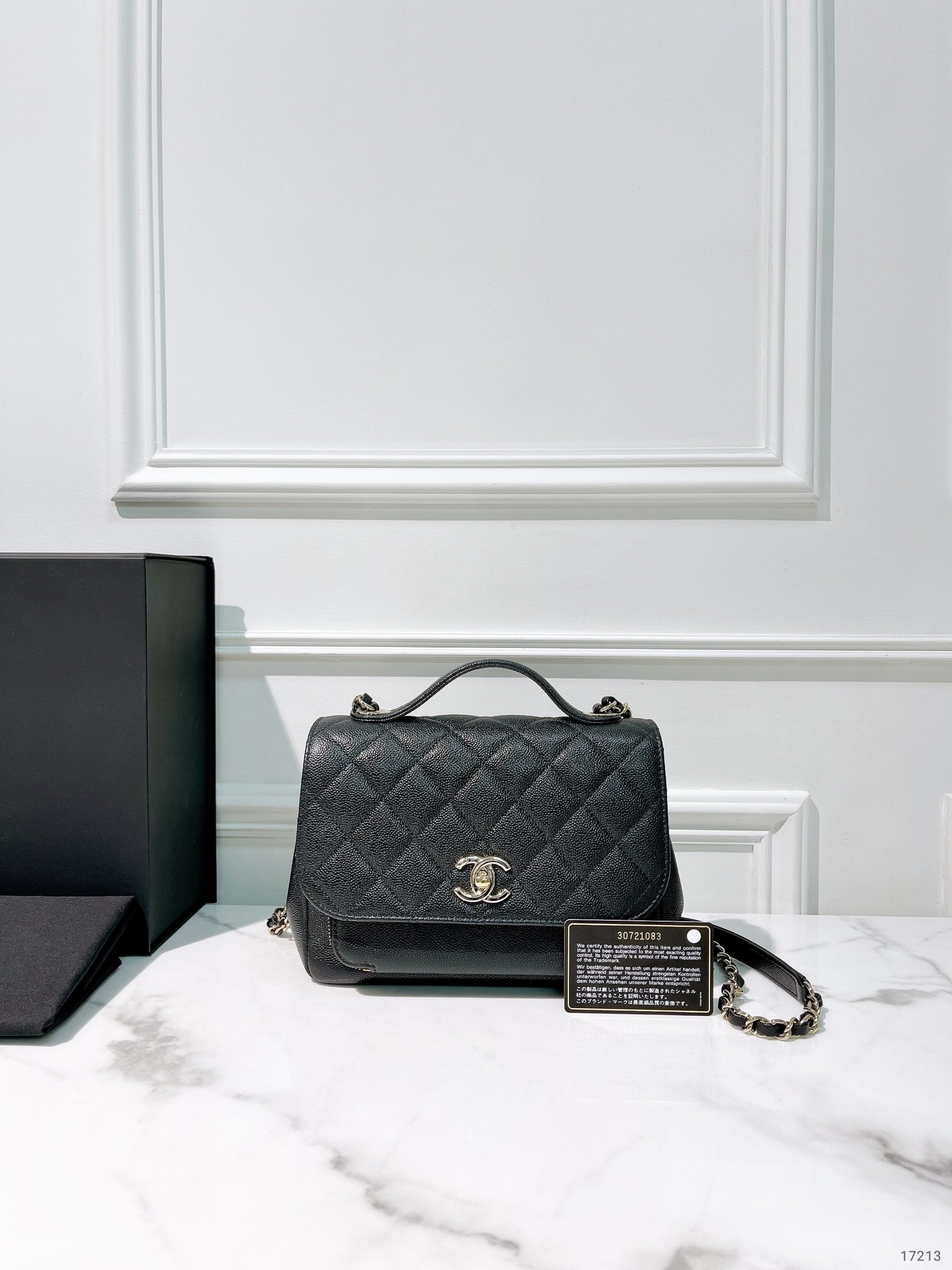 CHANEL AFFINITY MESSENGER BAG, Black/Gold