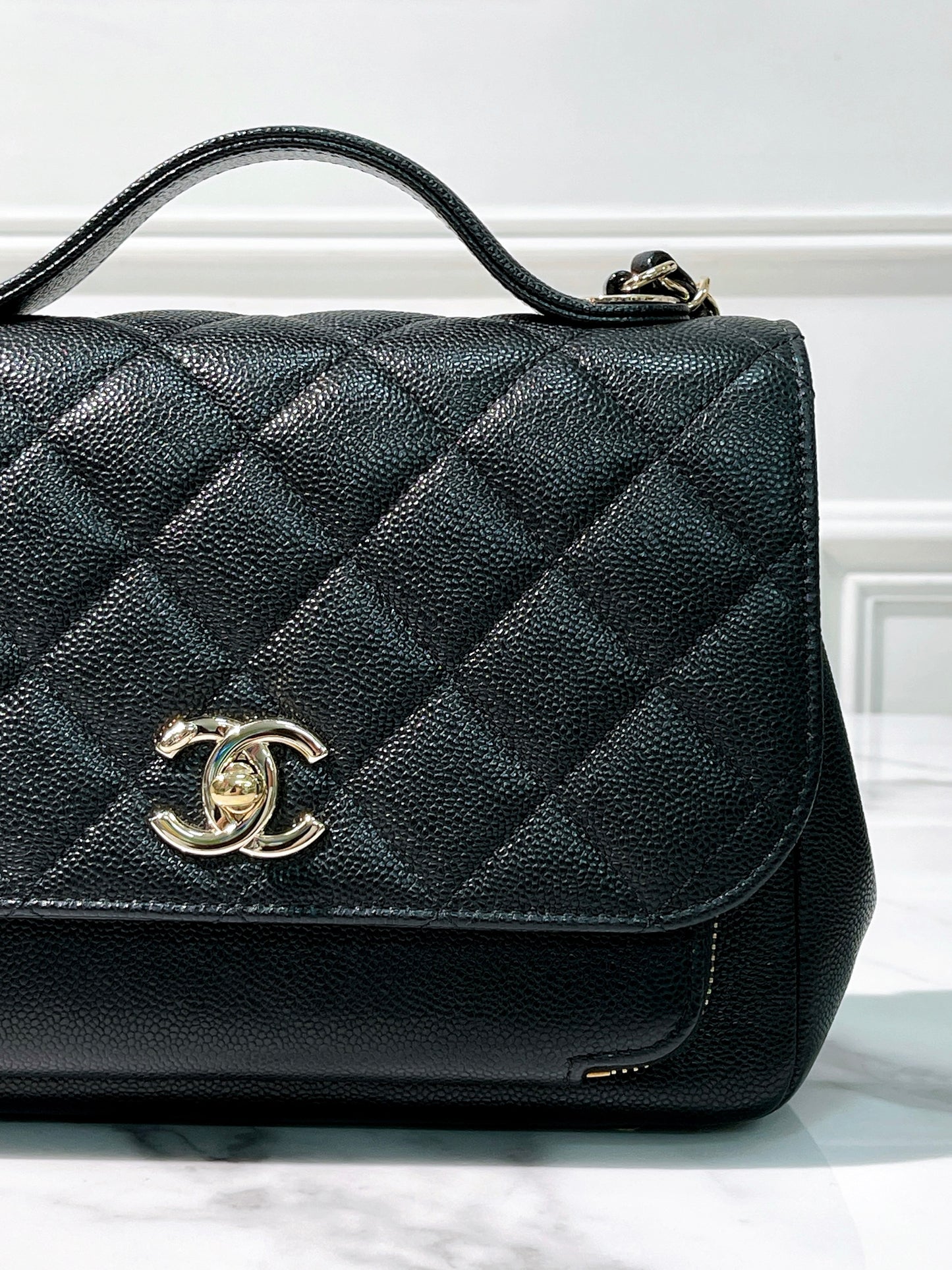 CHANEL AFFINITY MESSENGER BAG, Black/Gold