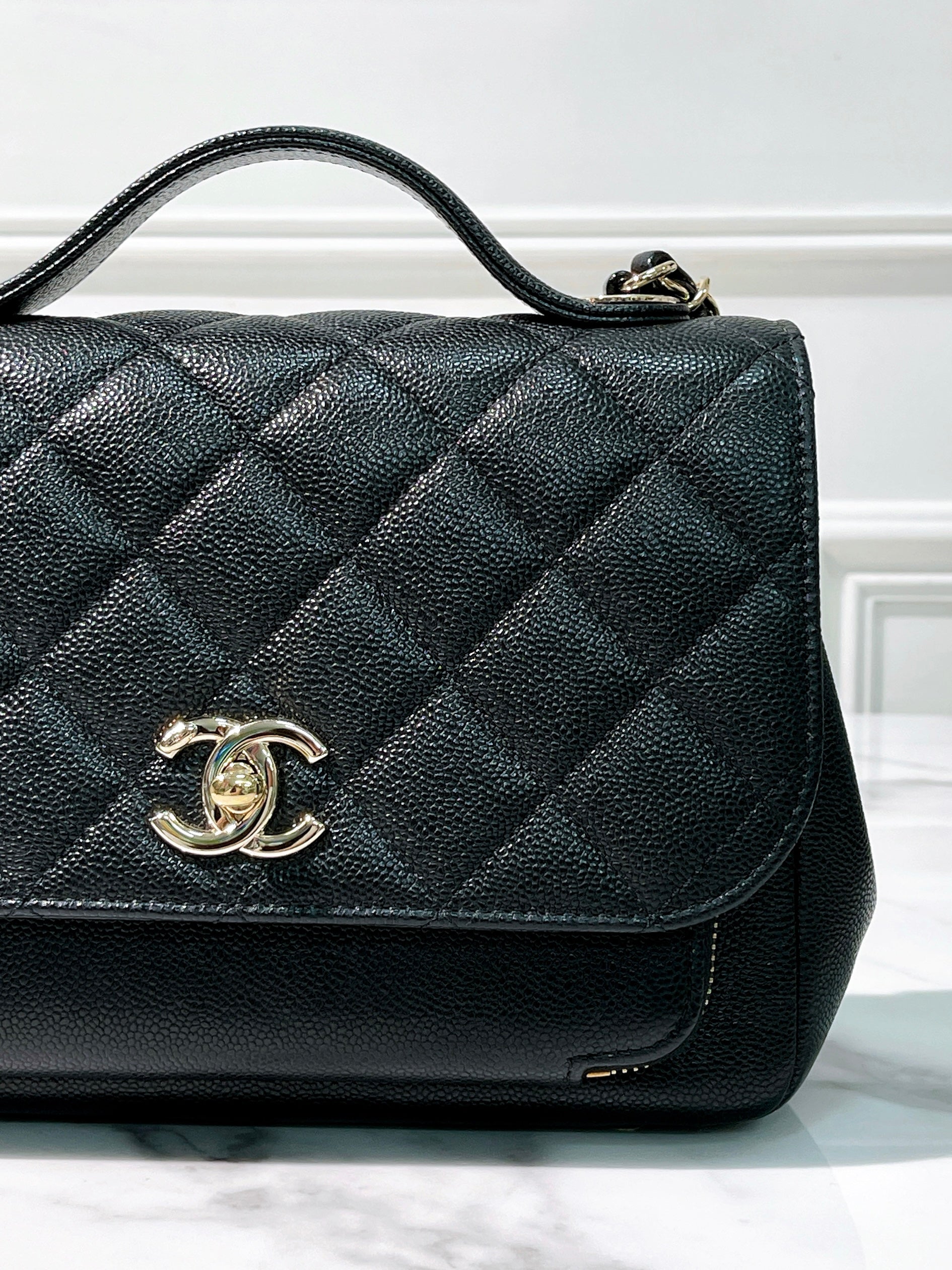 CHANEL AFFINITY MESSENGER BAG, Black/Gold