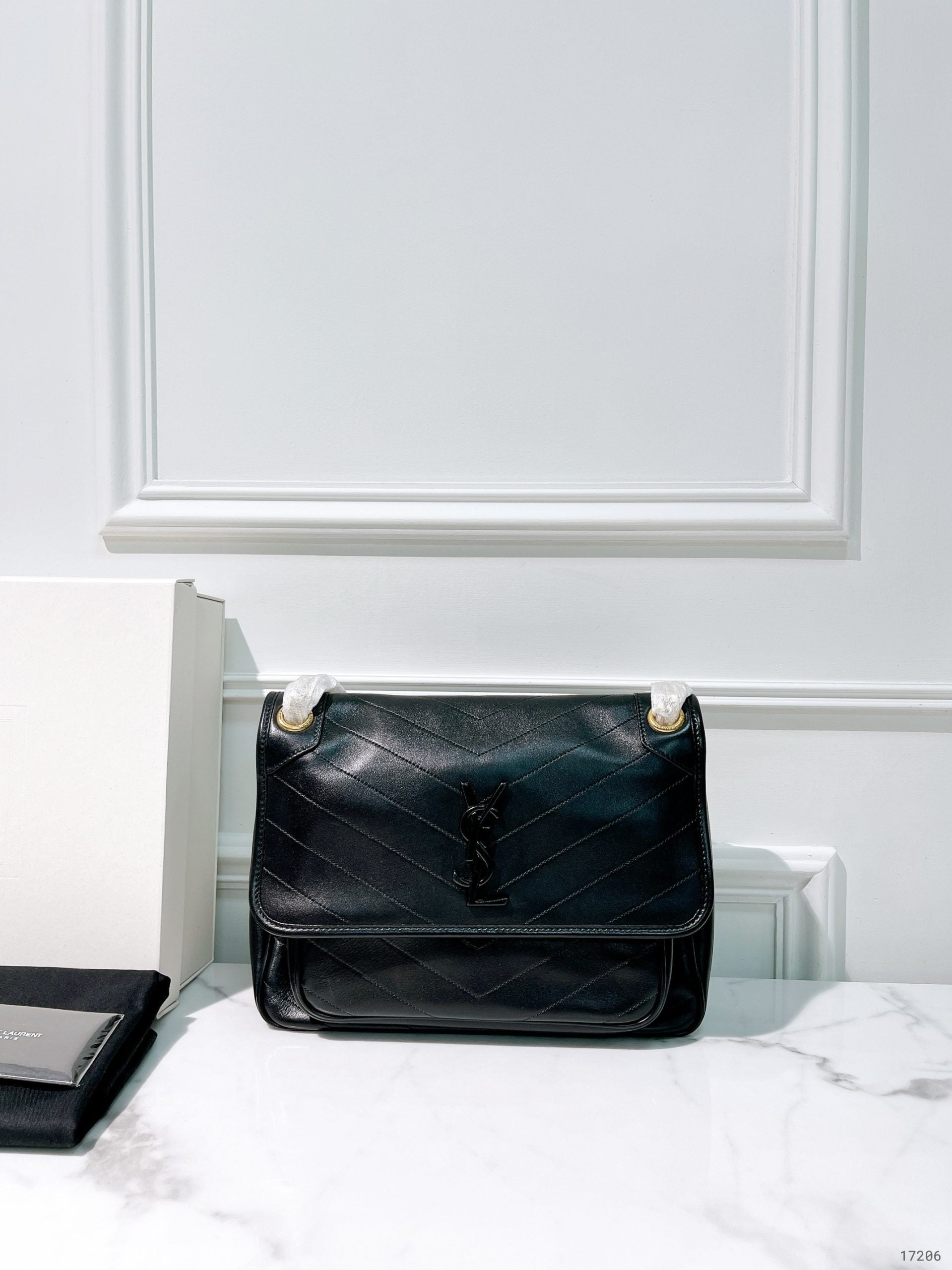 YSL NIKI MEDIUM, Black/Gold