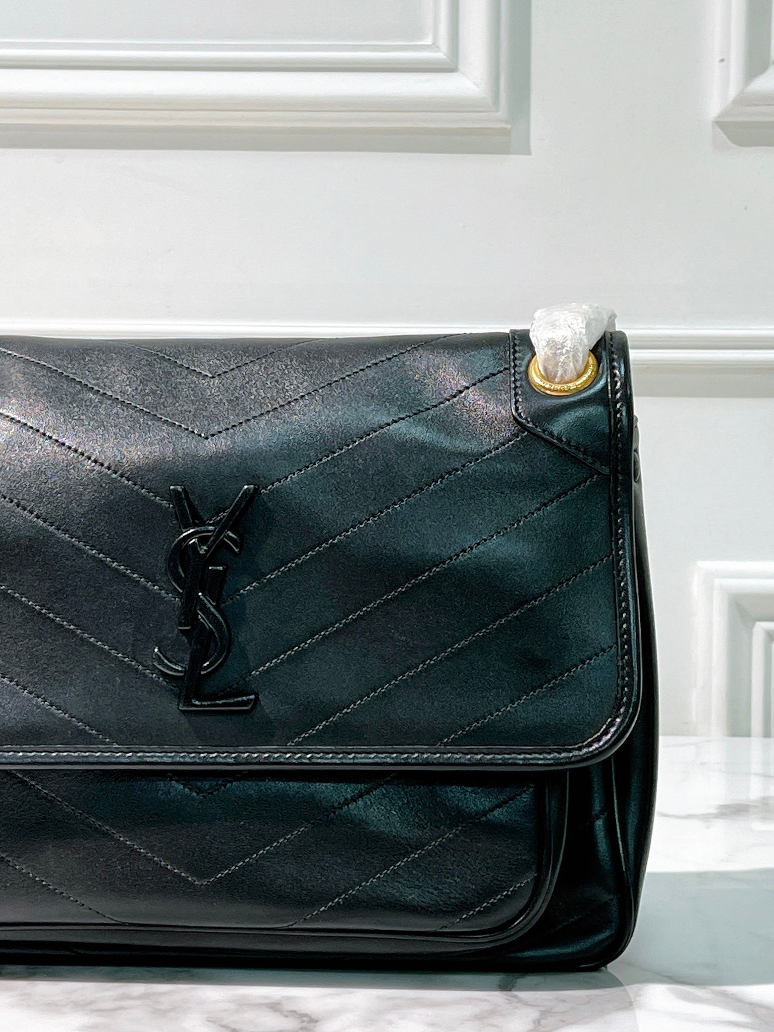YSL NIKI MEDIUM, Black/Gold