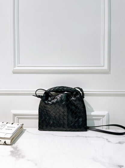 BOTTEGA VENETA MINI HOP, Black