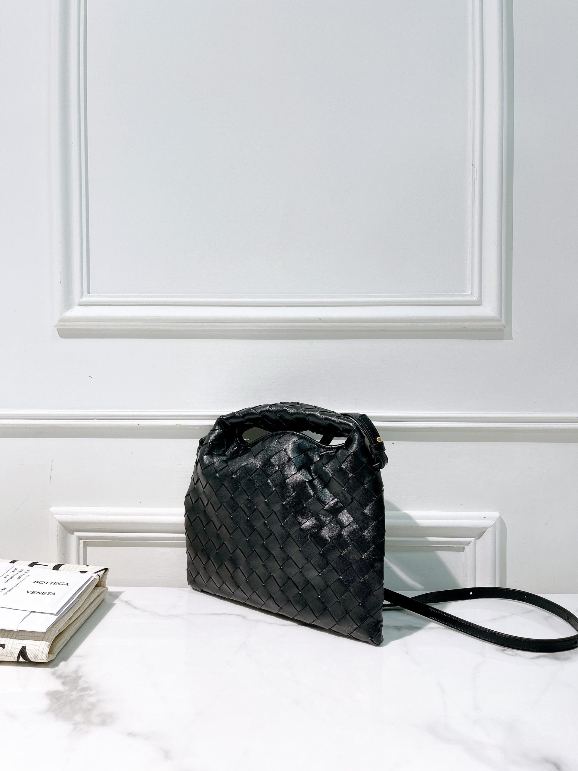 BOTTEGA VENETA MINI HOP, Black