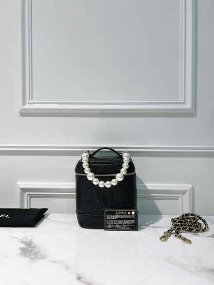 CHANEL VINTAGE VANITY CASE, Black/Gold
