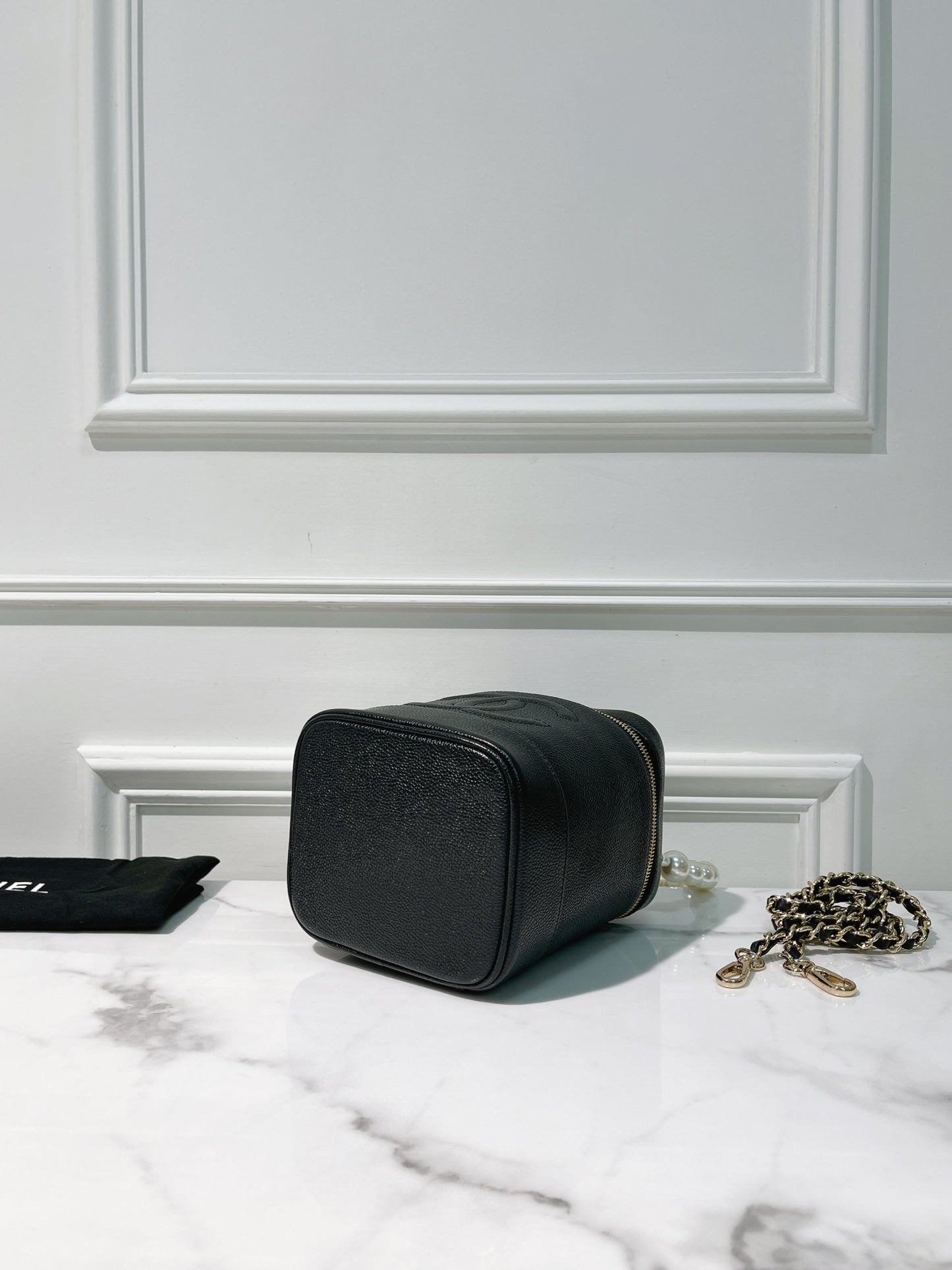 CHANEL VINTAGE VANITY CASE, Black/Gold