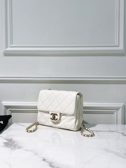 CHANEL 22C MINI SQUARE, White/Gold