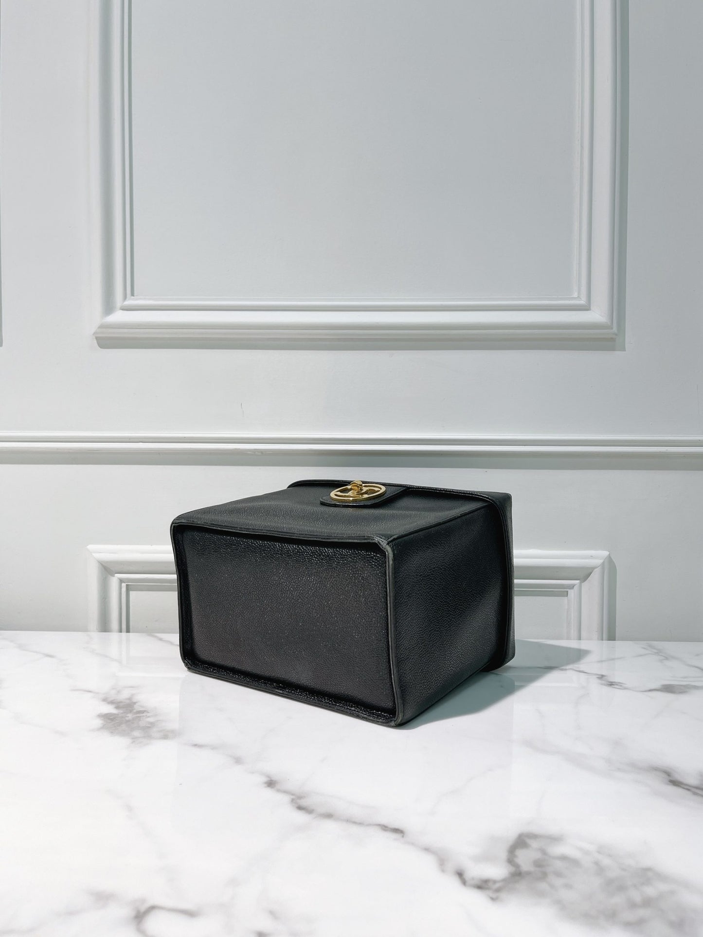 CHANEL VINTAGE VANITY BOX, Black/Gold