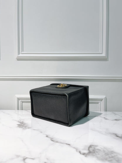 CHANEL VINTAGE VANITY BOX, Black/Gold