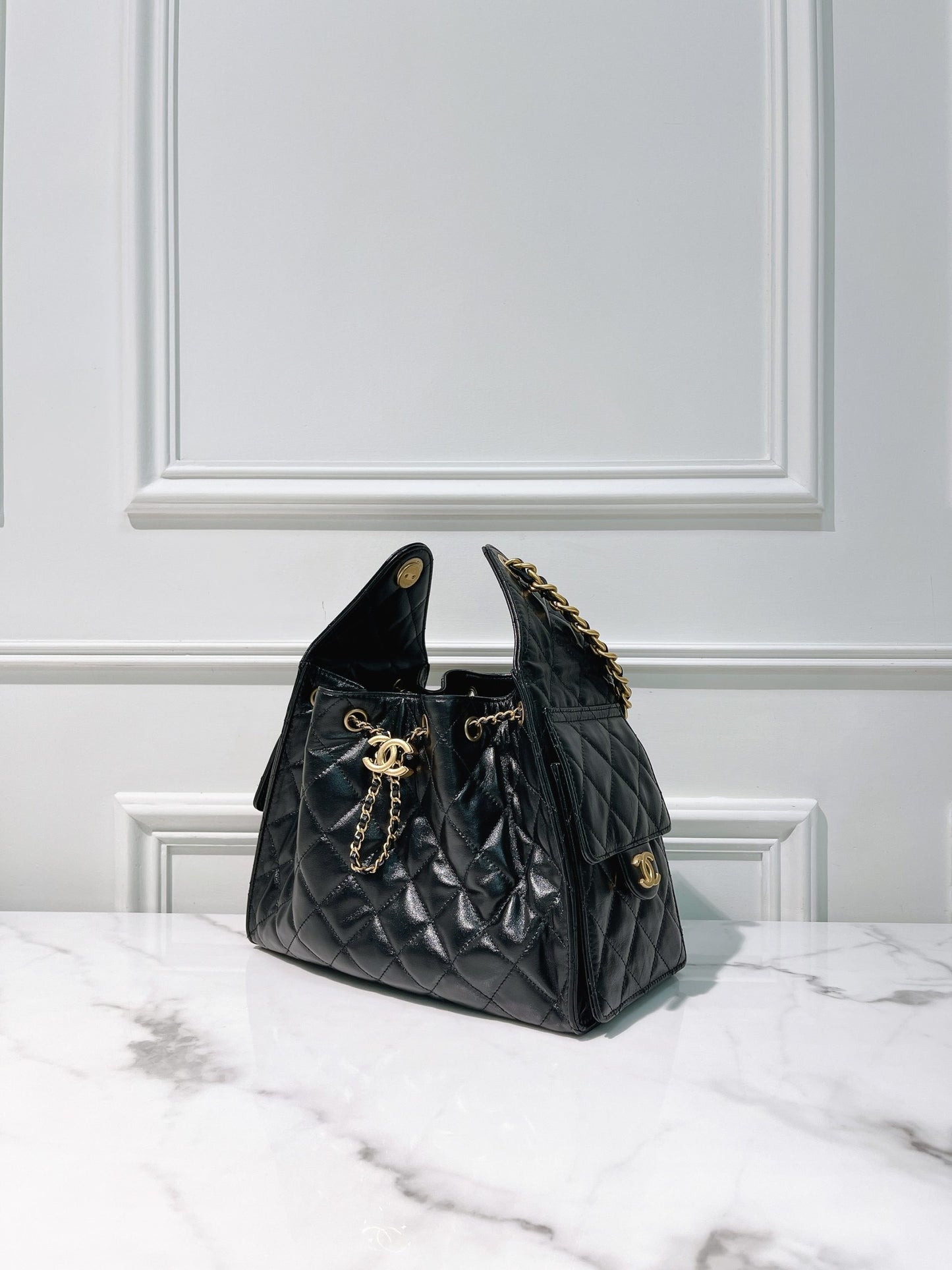 CHANEL SMALL 25 BAG, Black/Gold
