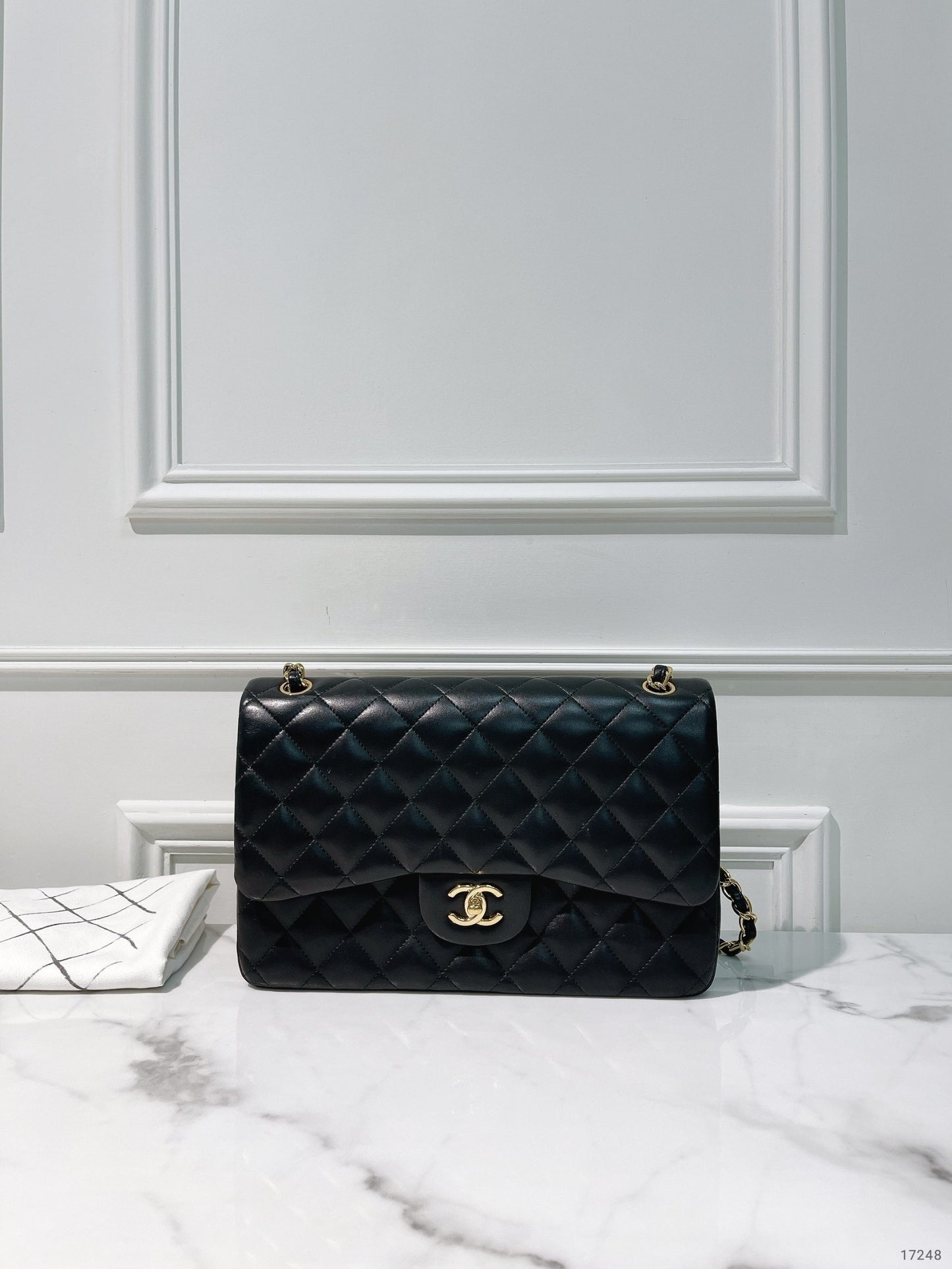 CHANL JUMBO CLASSIC FLAP, Black/Gold