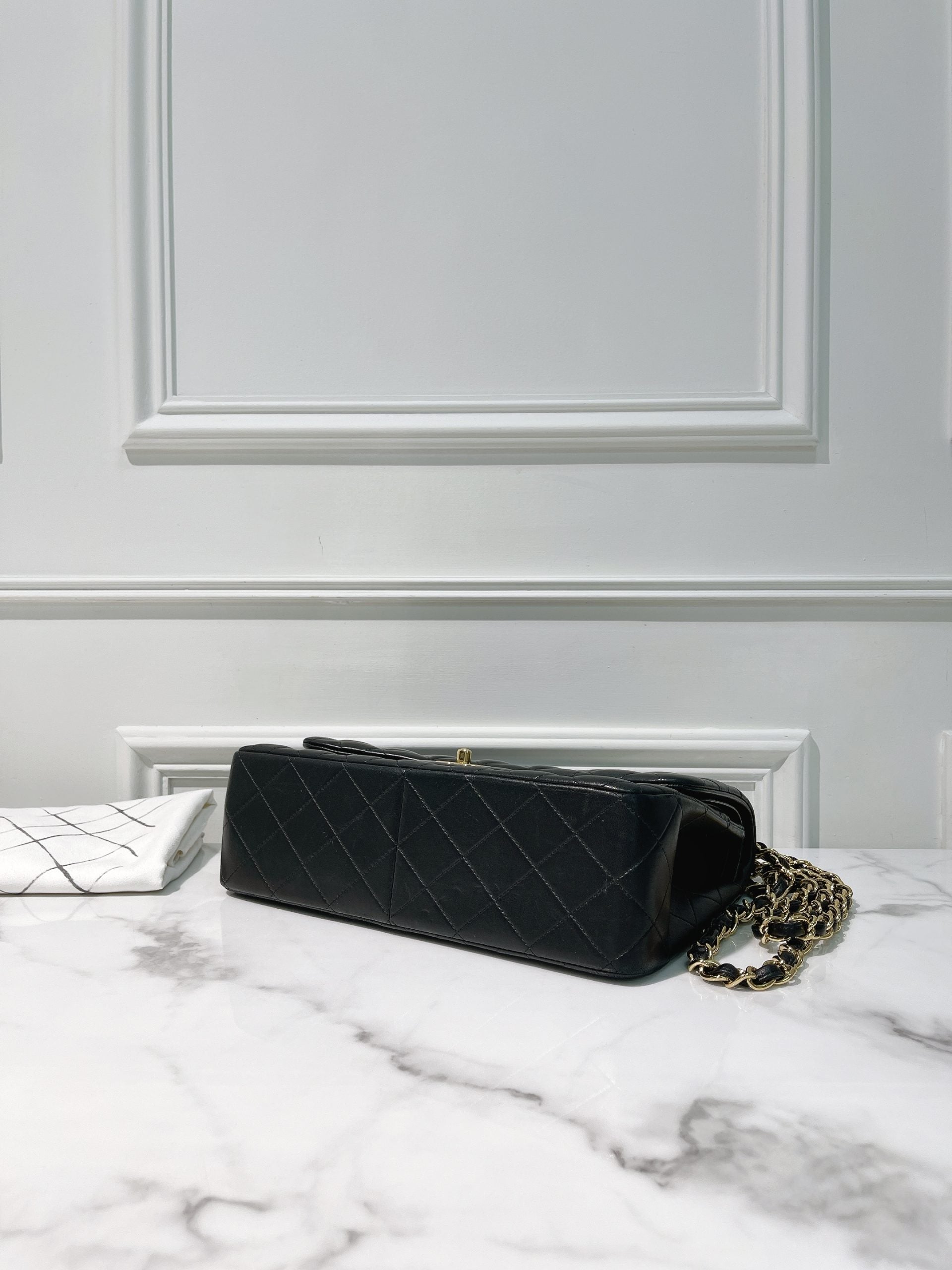 CHANL JUMBO CLASSIC FLAP, Black/Gold