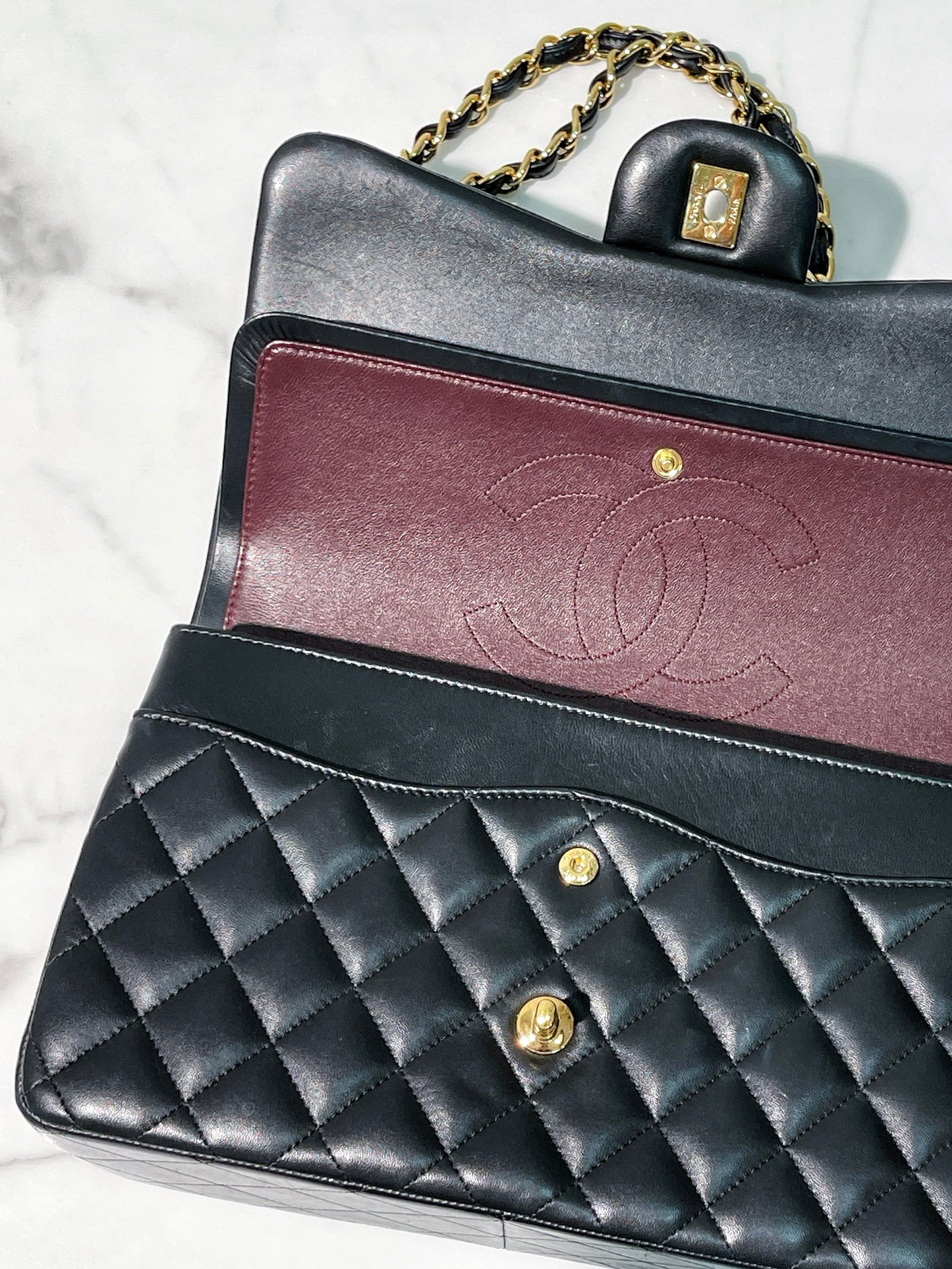 CHANL JUMBO CLASSIC FLAP, Black/Gold