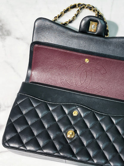 CHANL JUMBO CLASSIC FLAP, Black/Gold