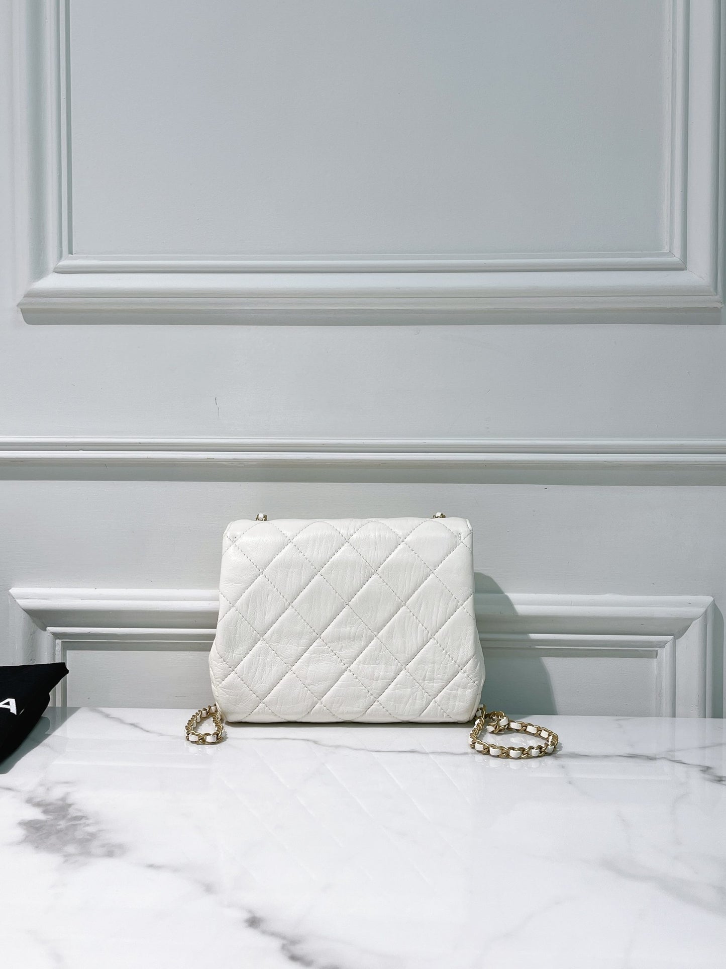 CHANEL 22C MINI SQUARE, White/Gold