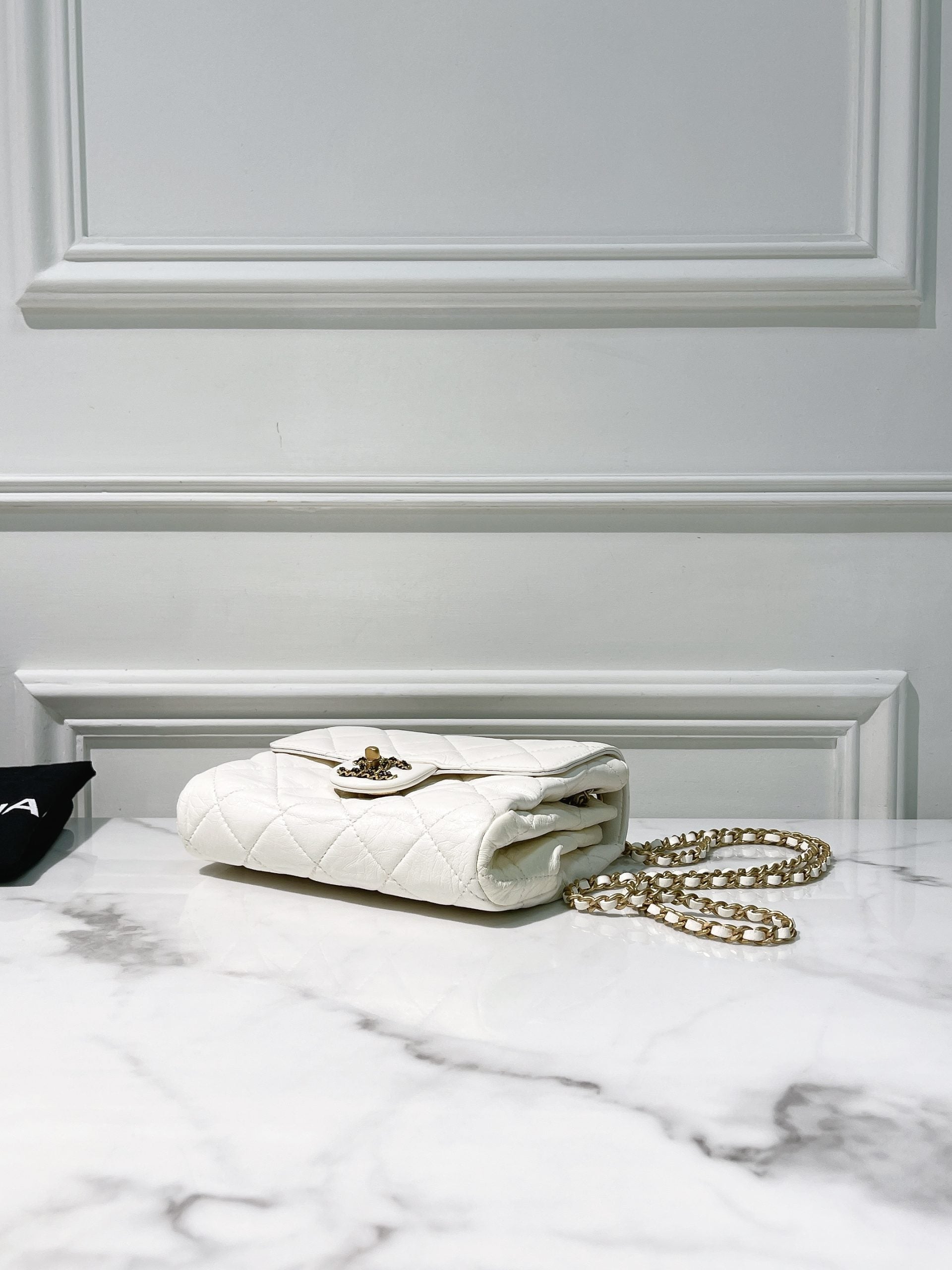 CHANEL 22C MINI SQUARE, White/Gold