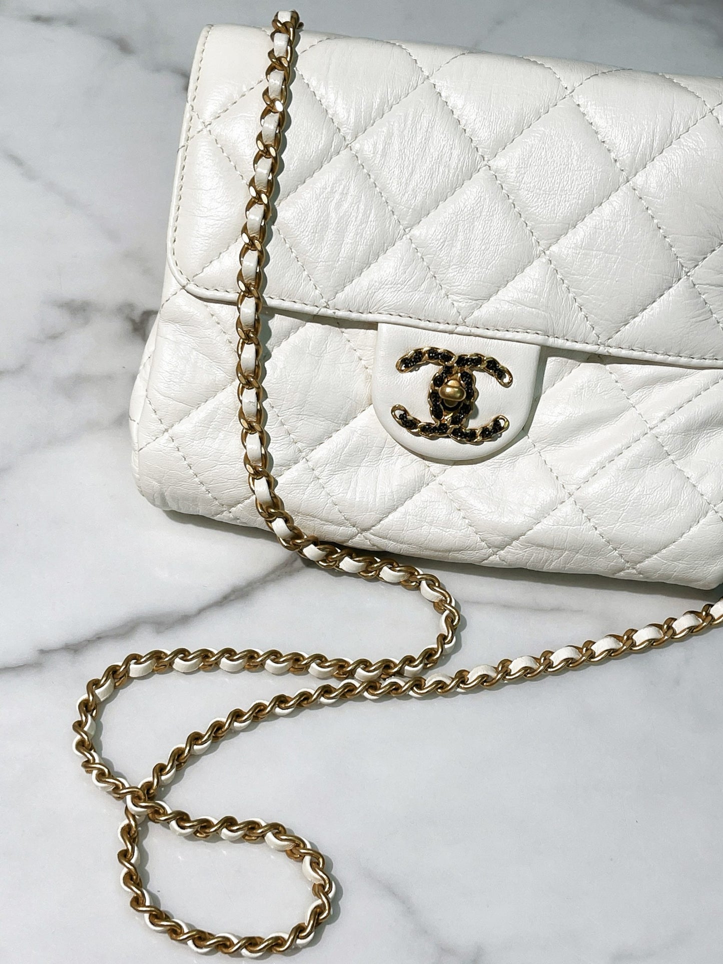 CHANEL 22C MINI SQUARE, White/Gold