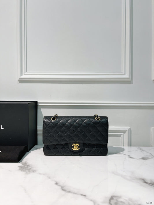 CHANEL MEDIUM CLASSIC FLAP, Black/Gold