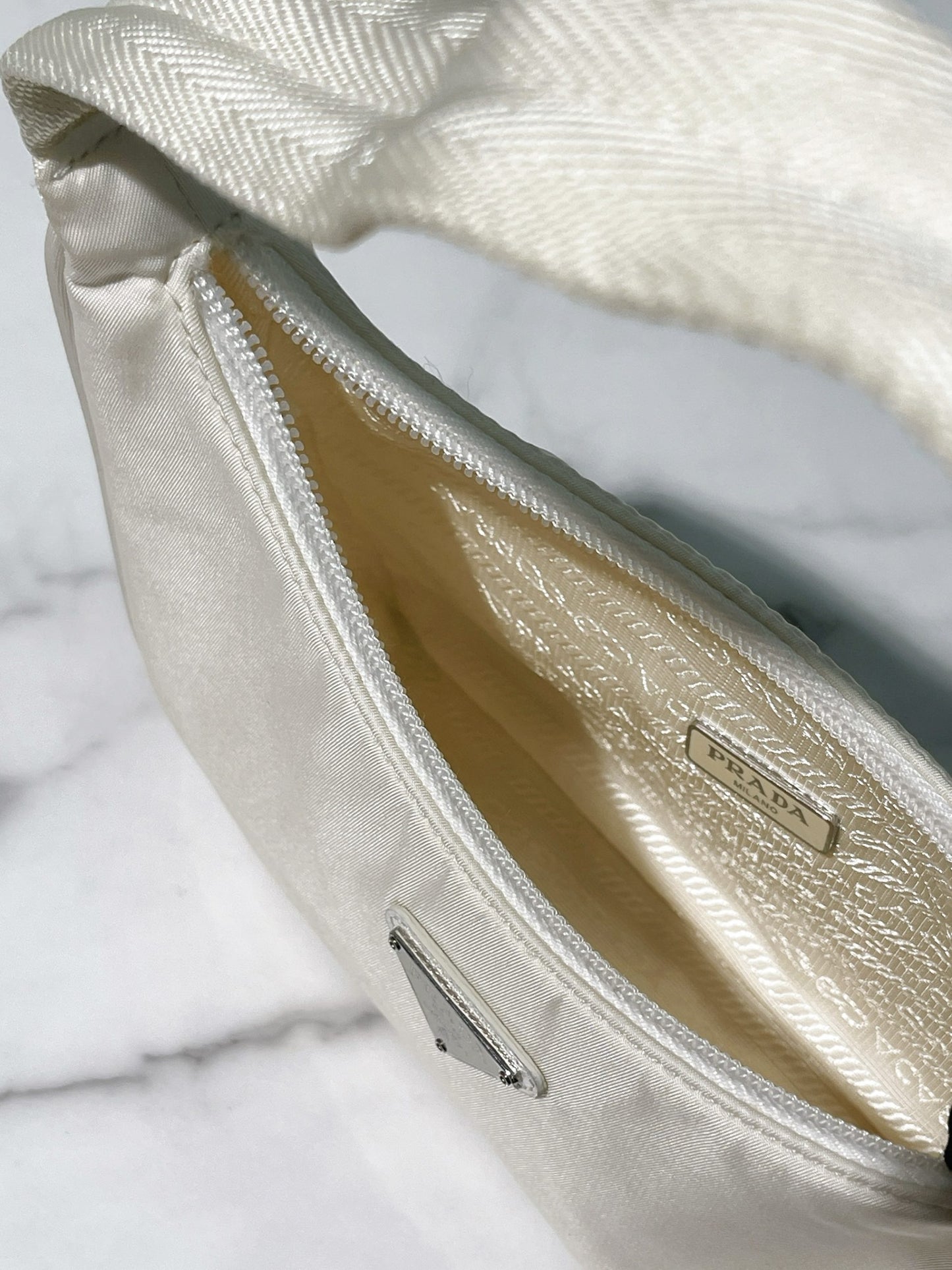 PRADA RE-EDITON 2000 HOBO, White/Silver