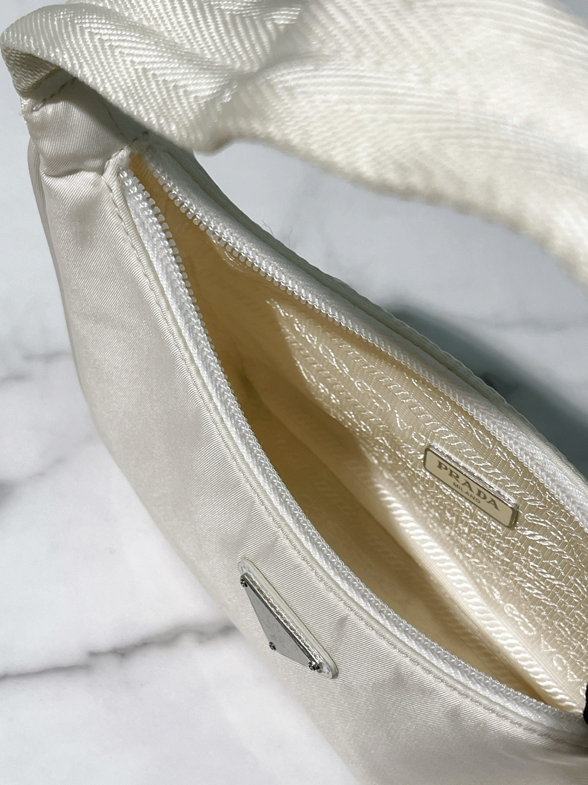 PRADA RE-EDITON 2000 HOBO, White/Silver