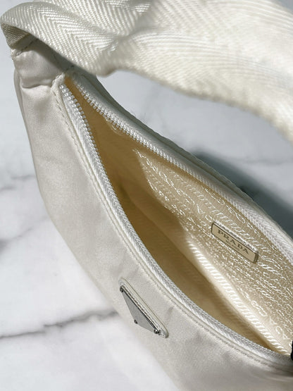 PRADA RE-EDITON 2000 HOBO, White/Silver